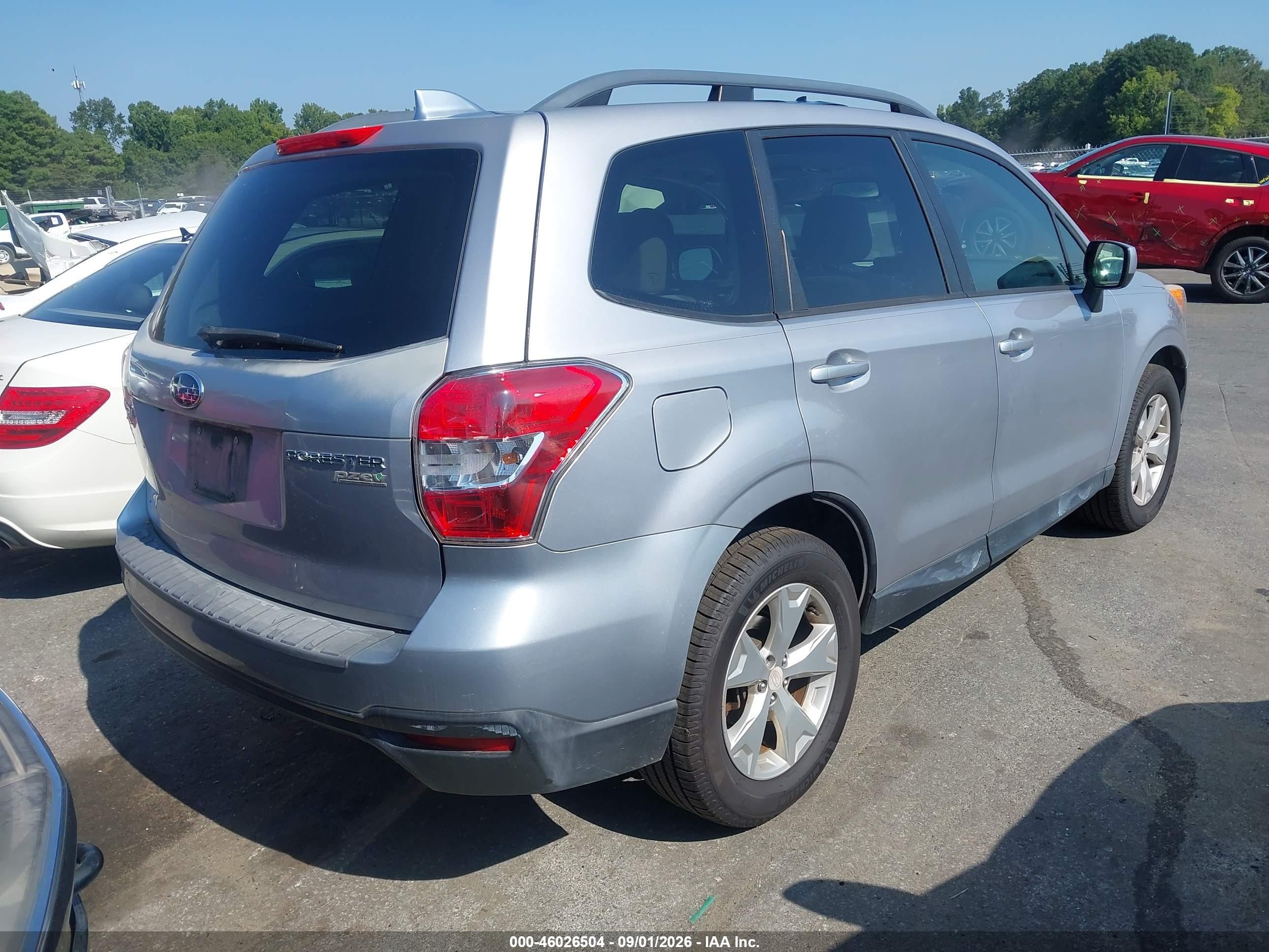 2016 Subaru Forester 2.5i Premium Серебряный vin: JF2SJADC2GH528670