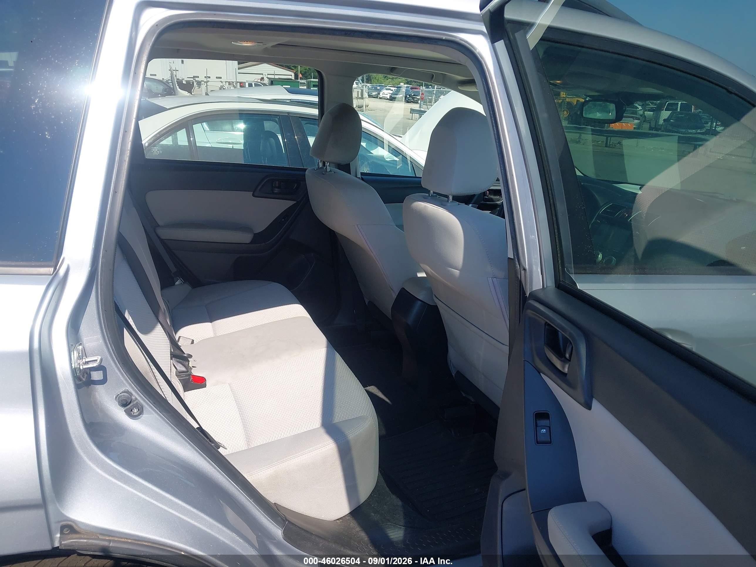 2016 Subaru Forester 2.5i Premium Серебряный vin: JF2SJADC2GH528670
