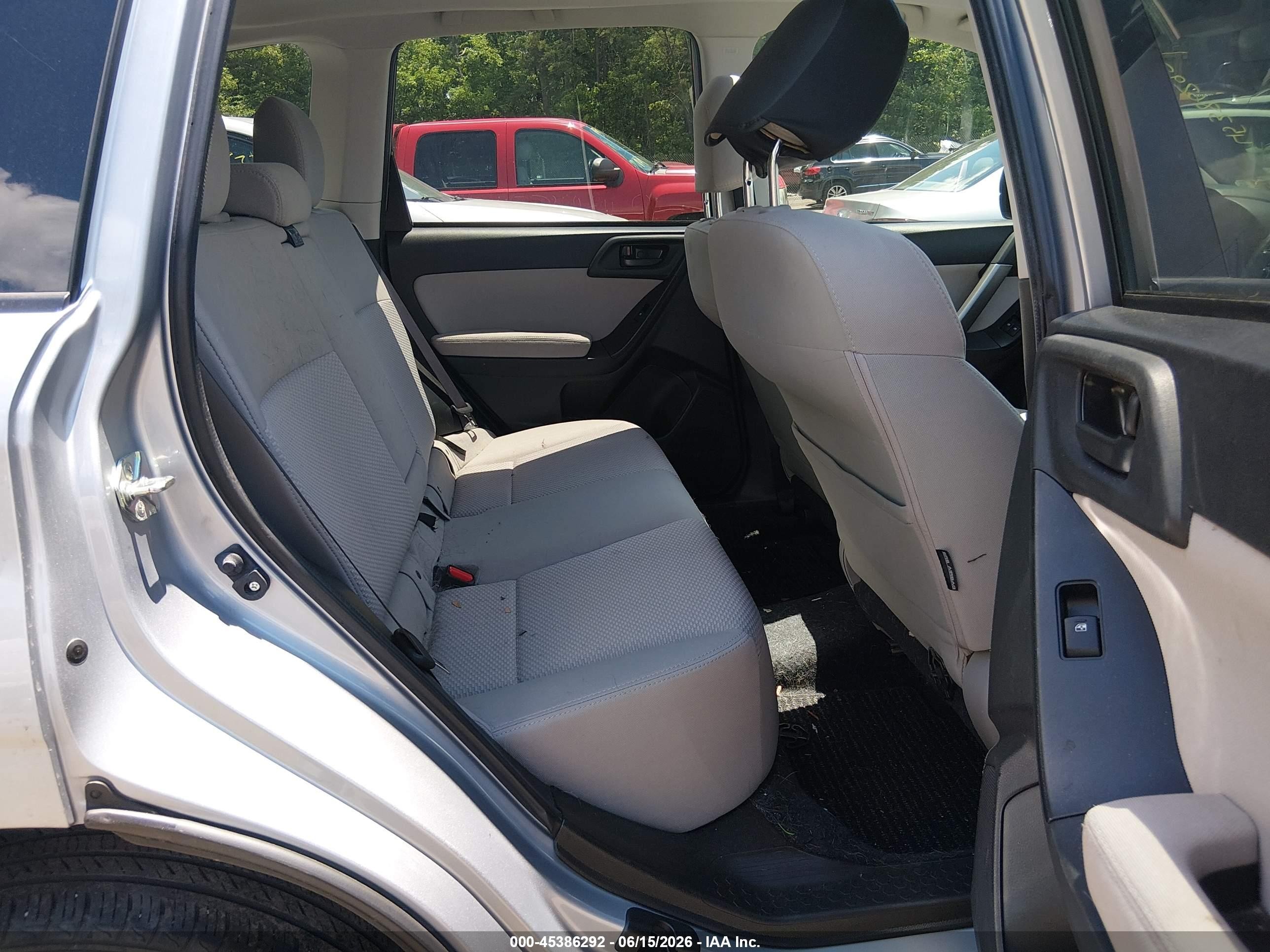 2015 Subaru Forester 2.5i Premium Silver vin: JF2SJADC3FG506732