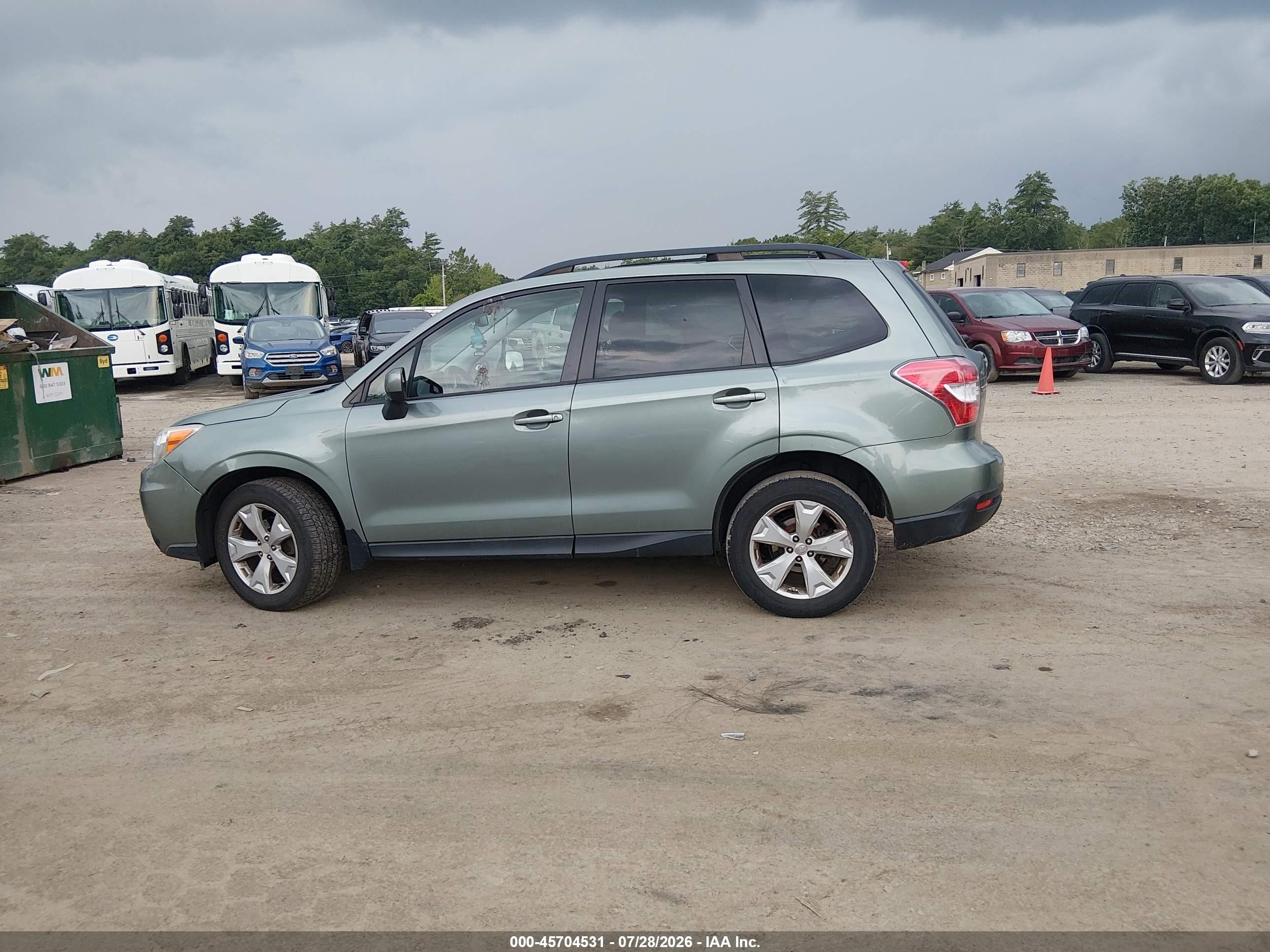 2015 Subaru Forester 2.5i Premium Red vin: JF2SJADC3FH433758