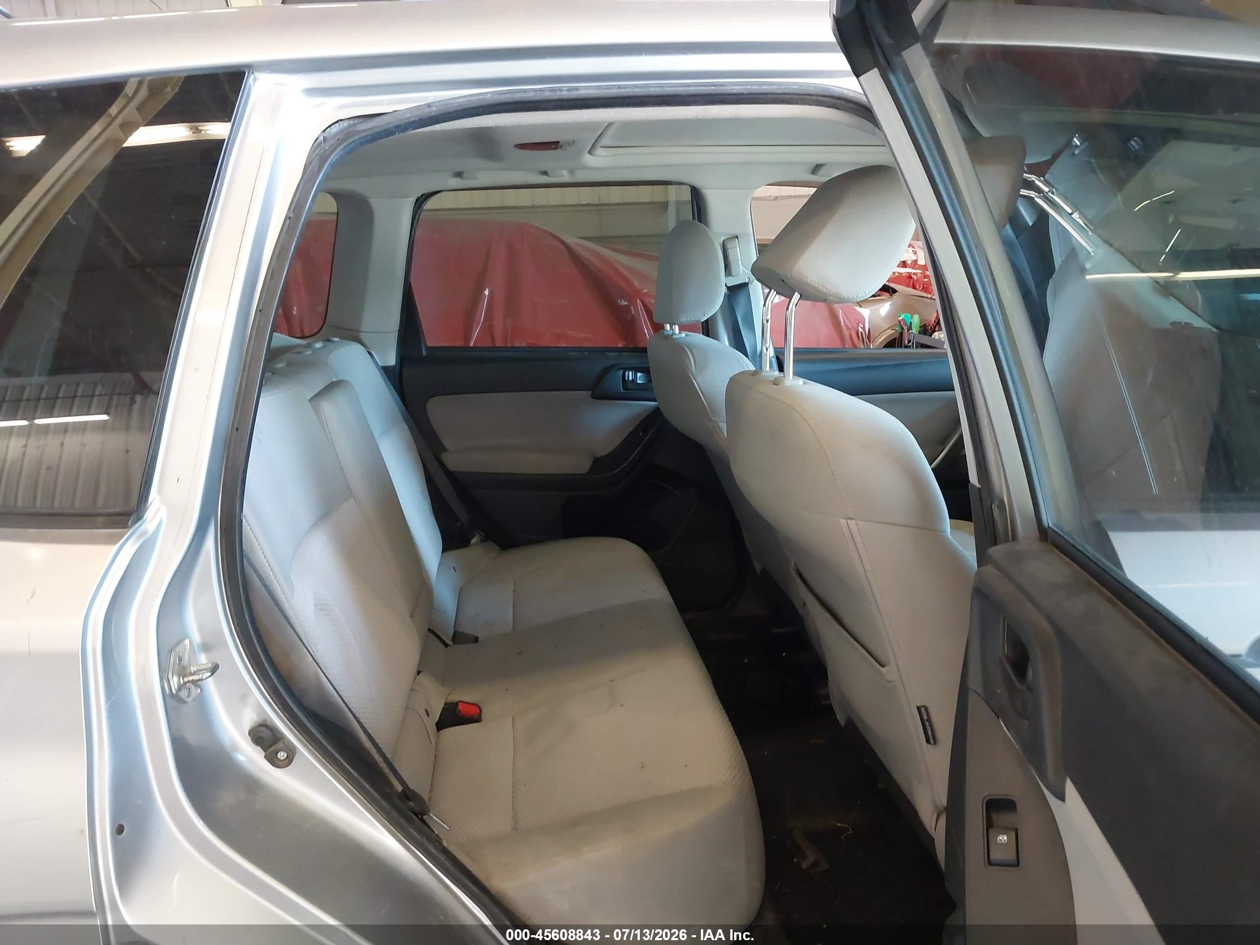 2015 Subaru Forester 2.5i Premium Silver vin: JF2SJADC3FH452181