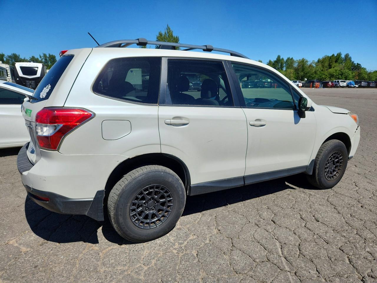2015 Subaru Forester 2.5i Premium White vin: JF2SJADC3FH492244