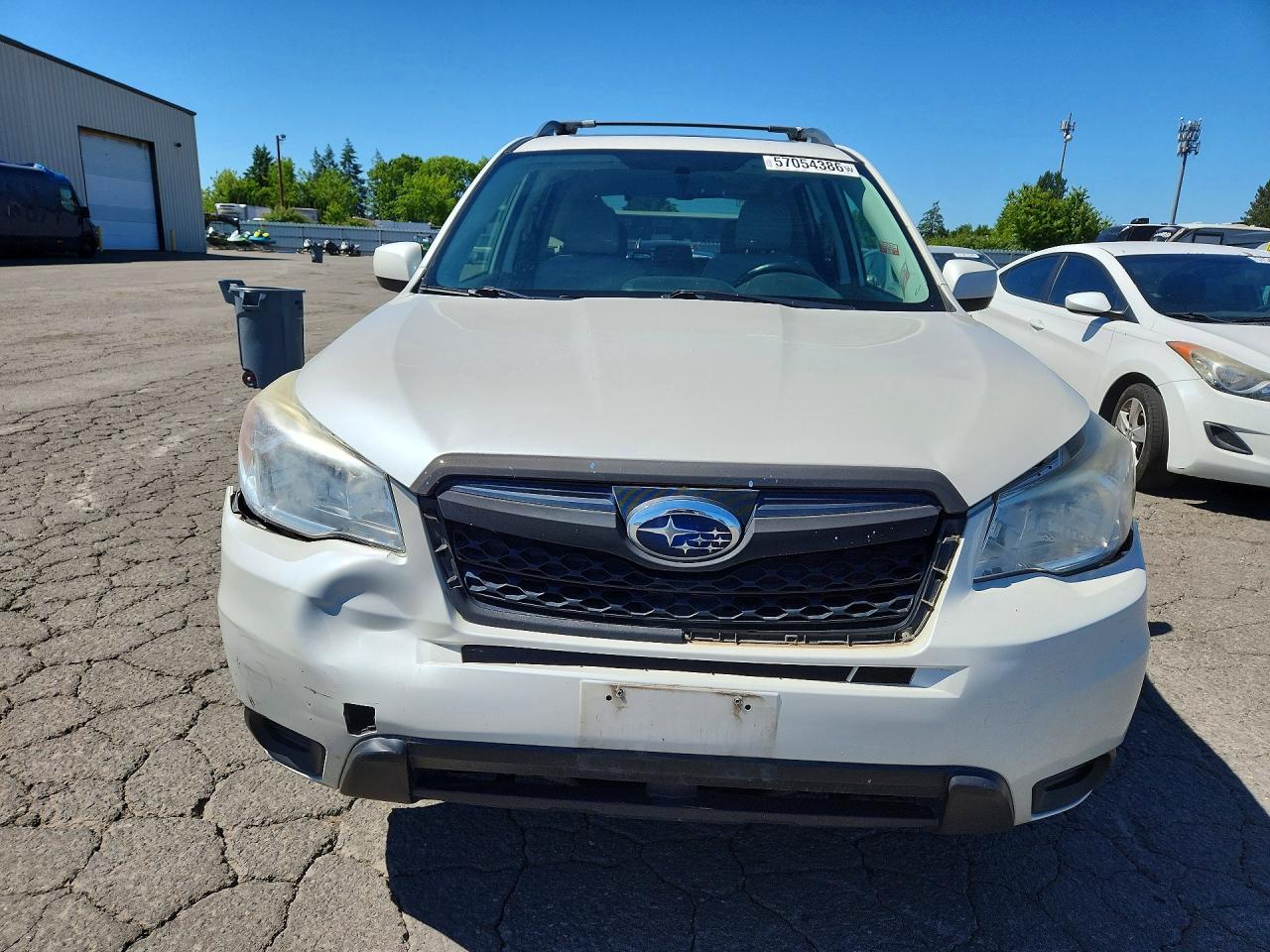 2015 Subaru Forester 2.5i Premium White vin: JF2SJADC3FH492244
