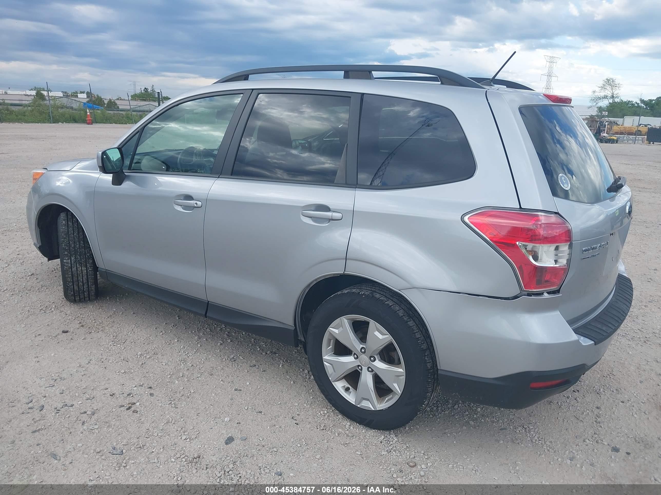 2015 Subaru Forester 2.5i Premium Silver vin: JF2SJADC3FH515201
