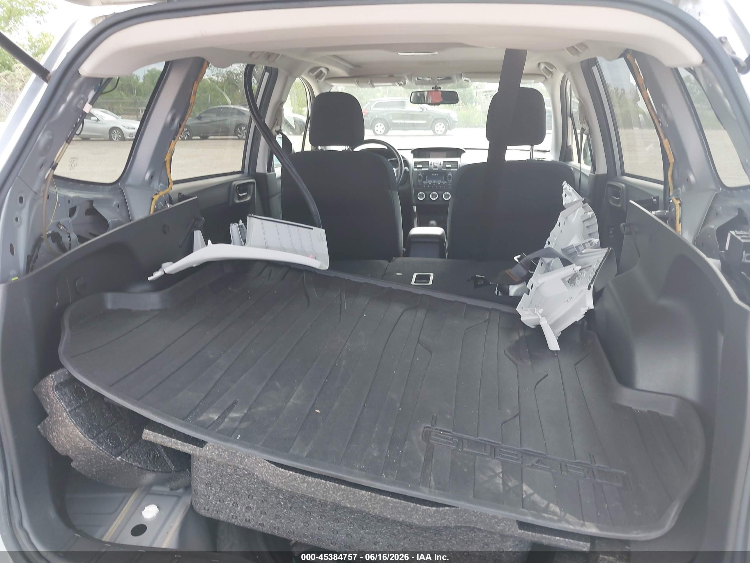 2015 Subaru Forester 2.5i Premium Silver vin: JF2SJADC3FH515201