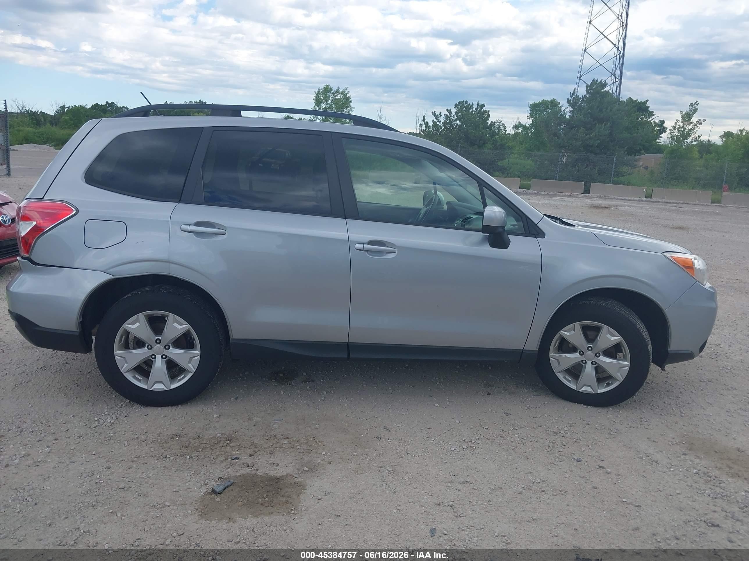 2015 Subaru Forester 2.5i Premium Silver vin: JF2SJADC3FH515201