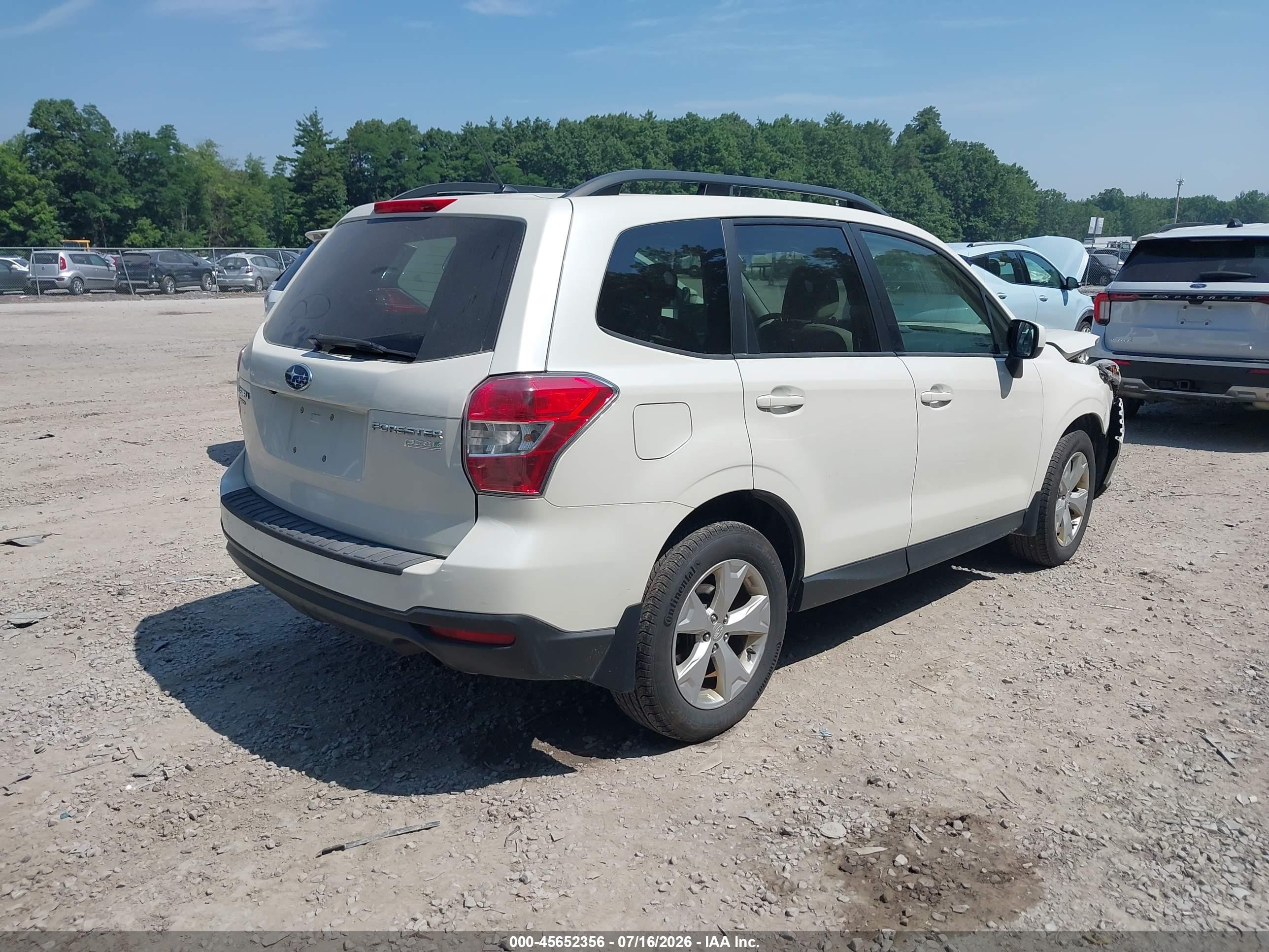 2015 Subaru Forester 2.5i Premium White vin: JF2SJADC3FH519300