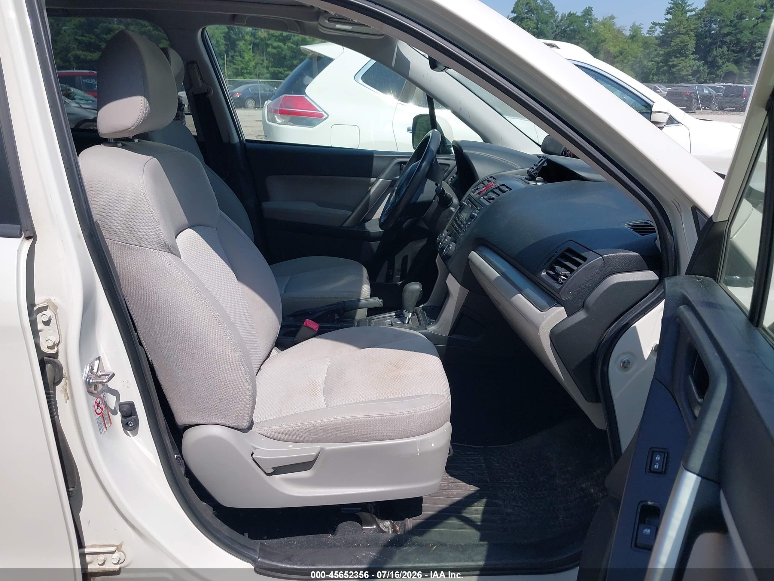 2015 Subaru Forester 2.5i Premium White vin: JF2SJADC3FH519300