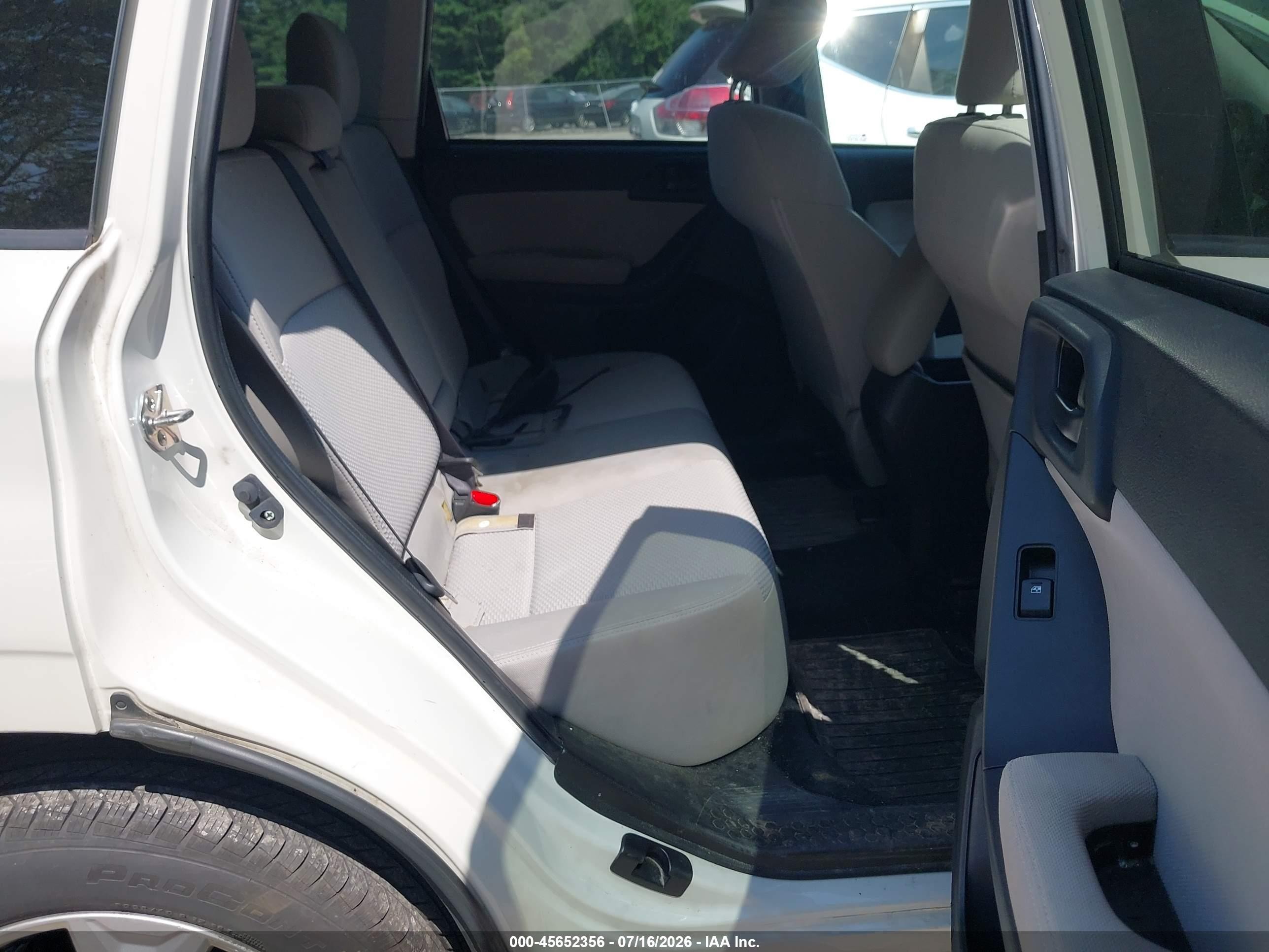 2015 Subaru Forester 2.5i Premium White vin: JF2SJADC3FH519300