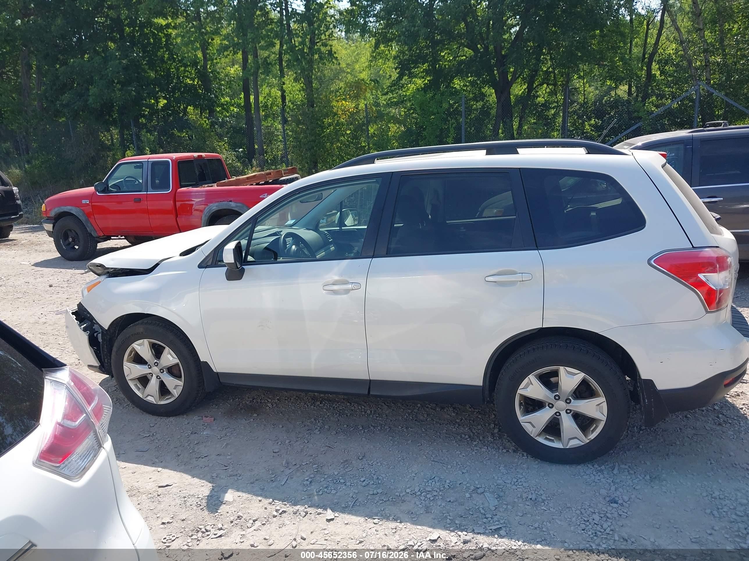 2015 Subaru Forester 2.5i Premium White vin: JF2SJADC3FH519300