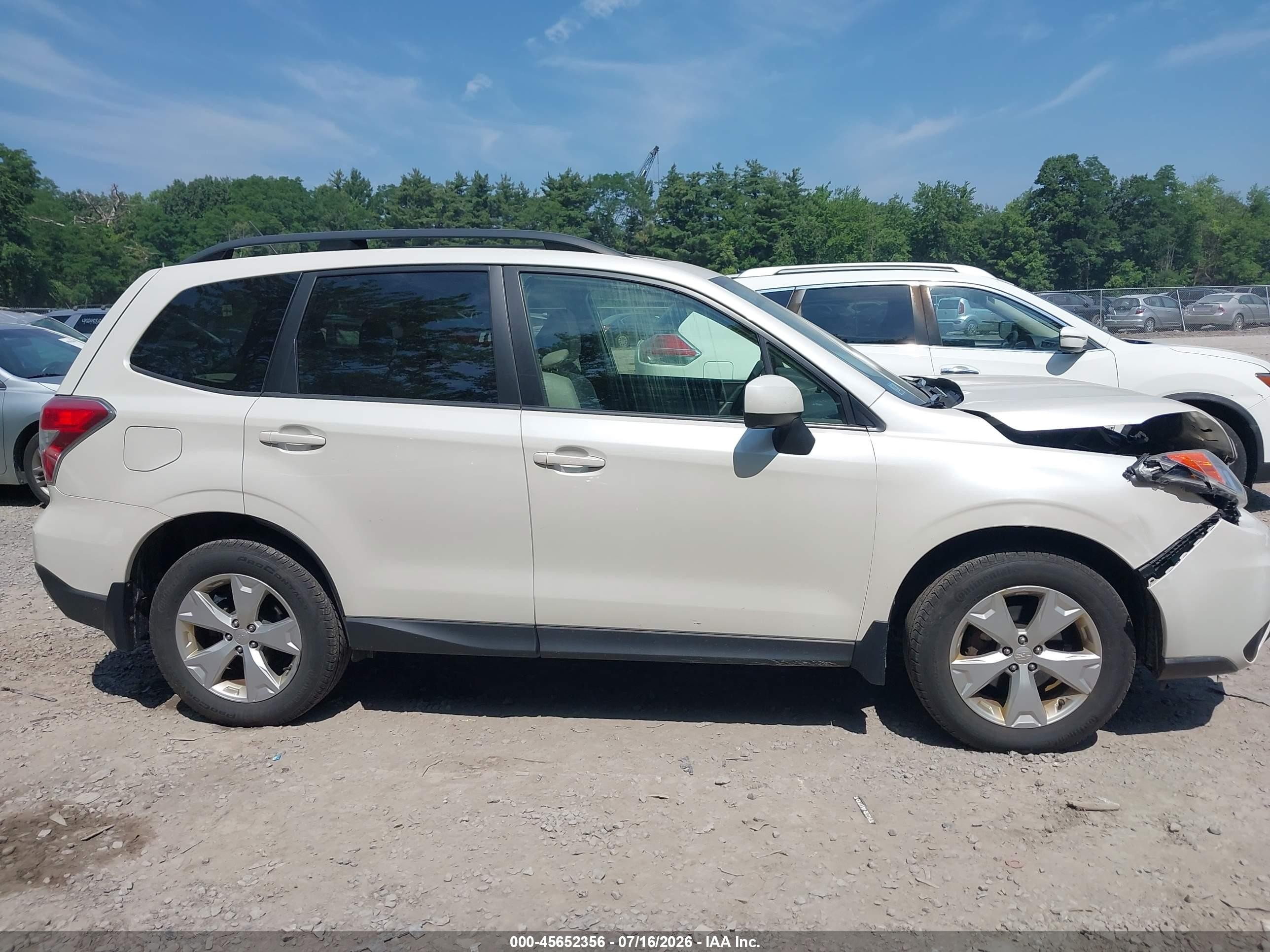 2015 Subaru Forester 2.5i Premium White vin: JF2SJADC3FH519300