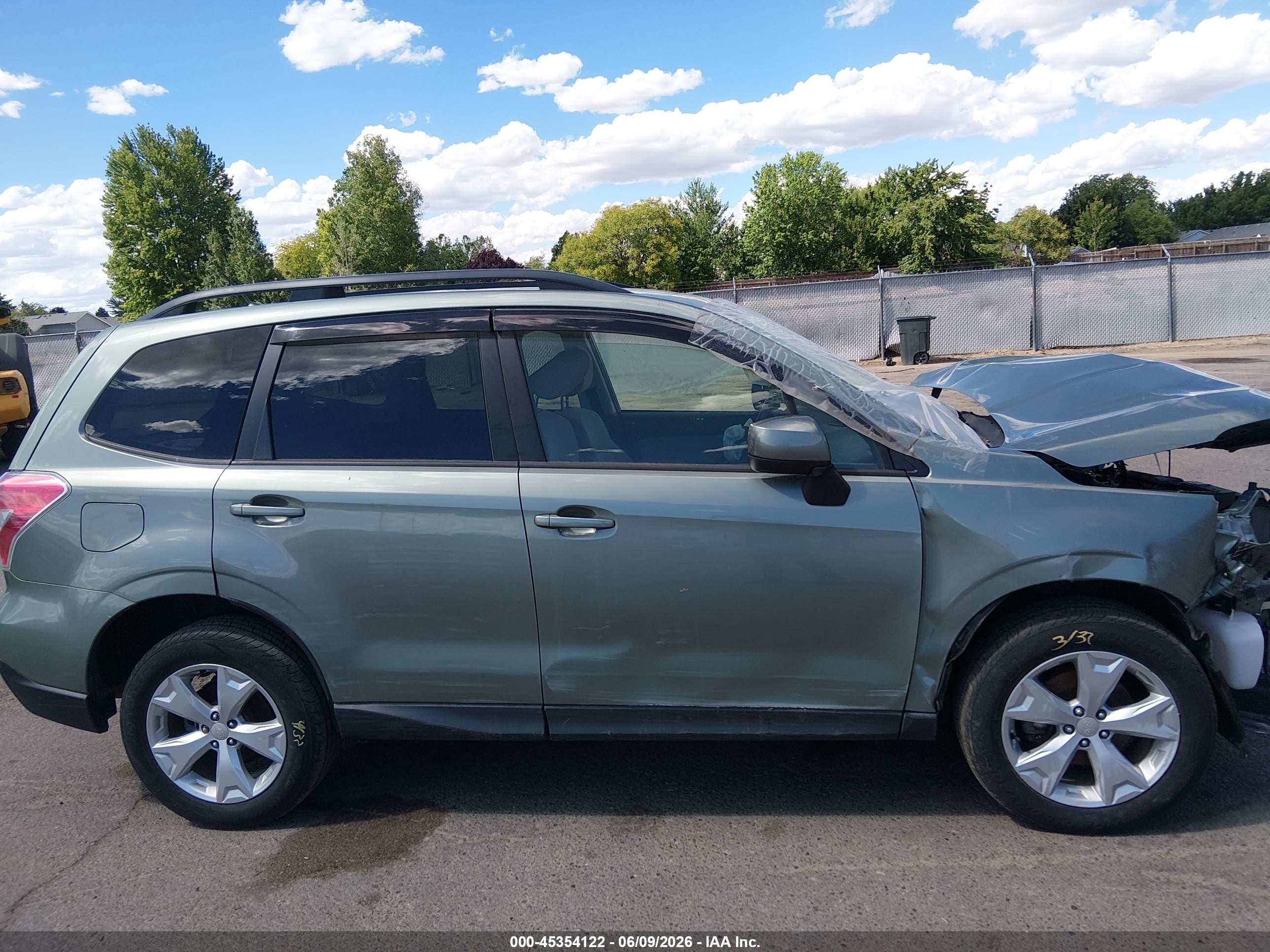 2015 Subaru Forester 2.5i Premium Green vin: JF2SJADC4FH409193