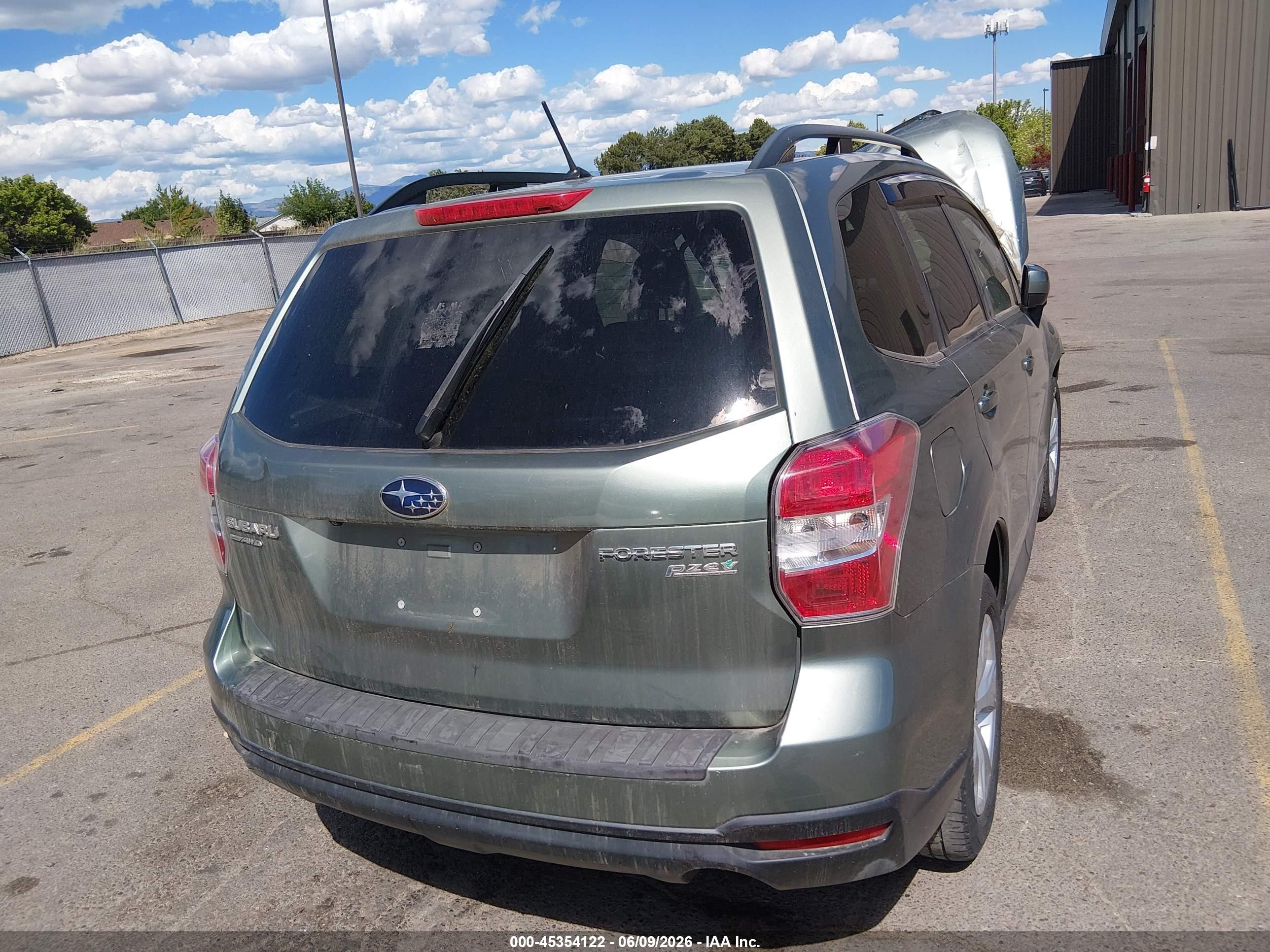 2015 Subaru Forester 2.5i Premium Green vin: JF2SJADC4FH409193