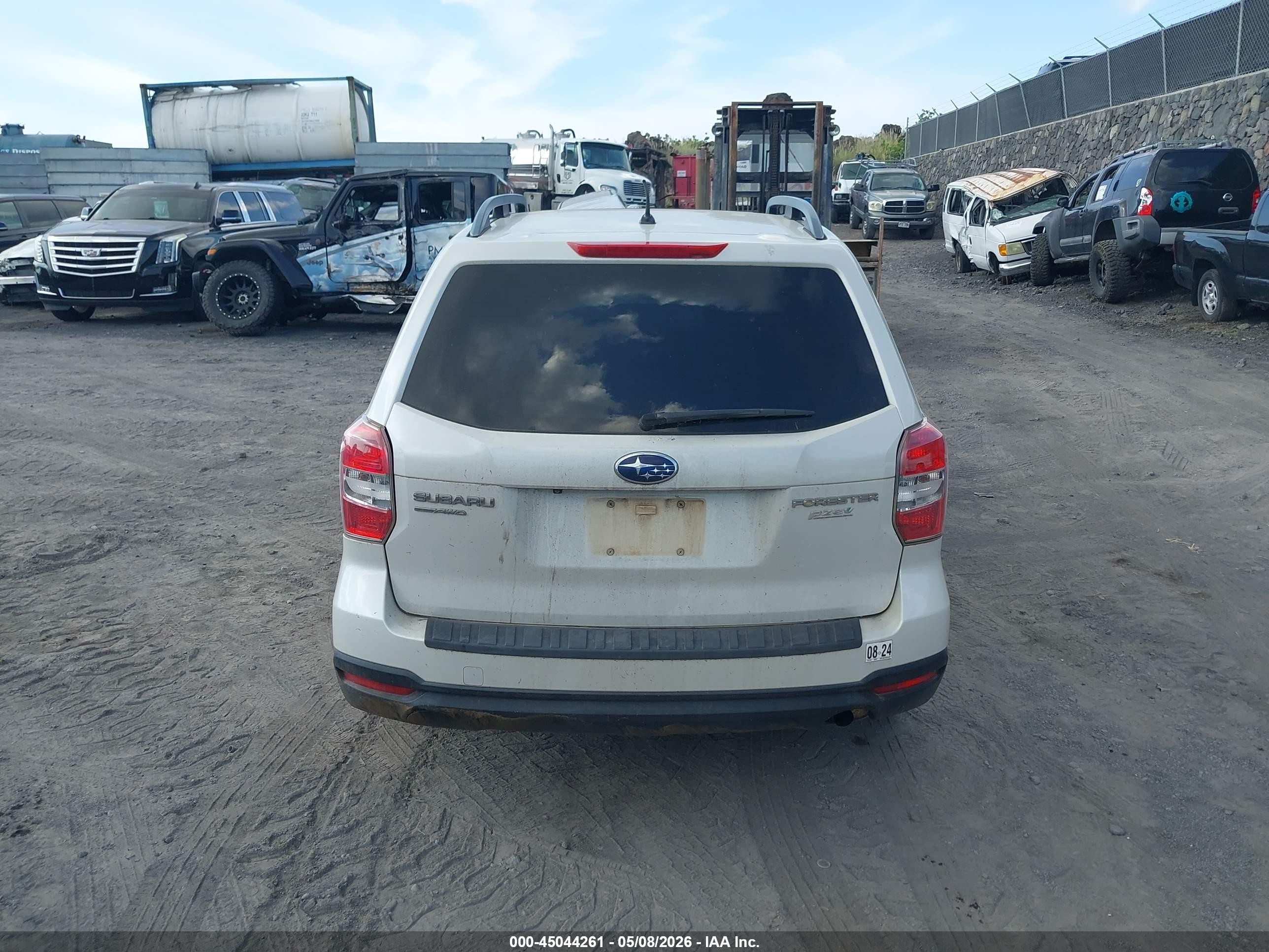 2015 Subaru Forester 2.5i Premium Белый vin: JF2SJADC4FH424194