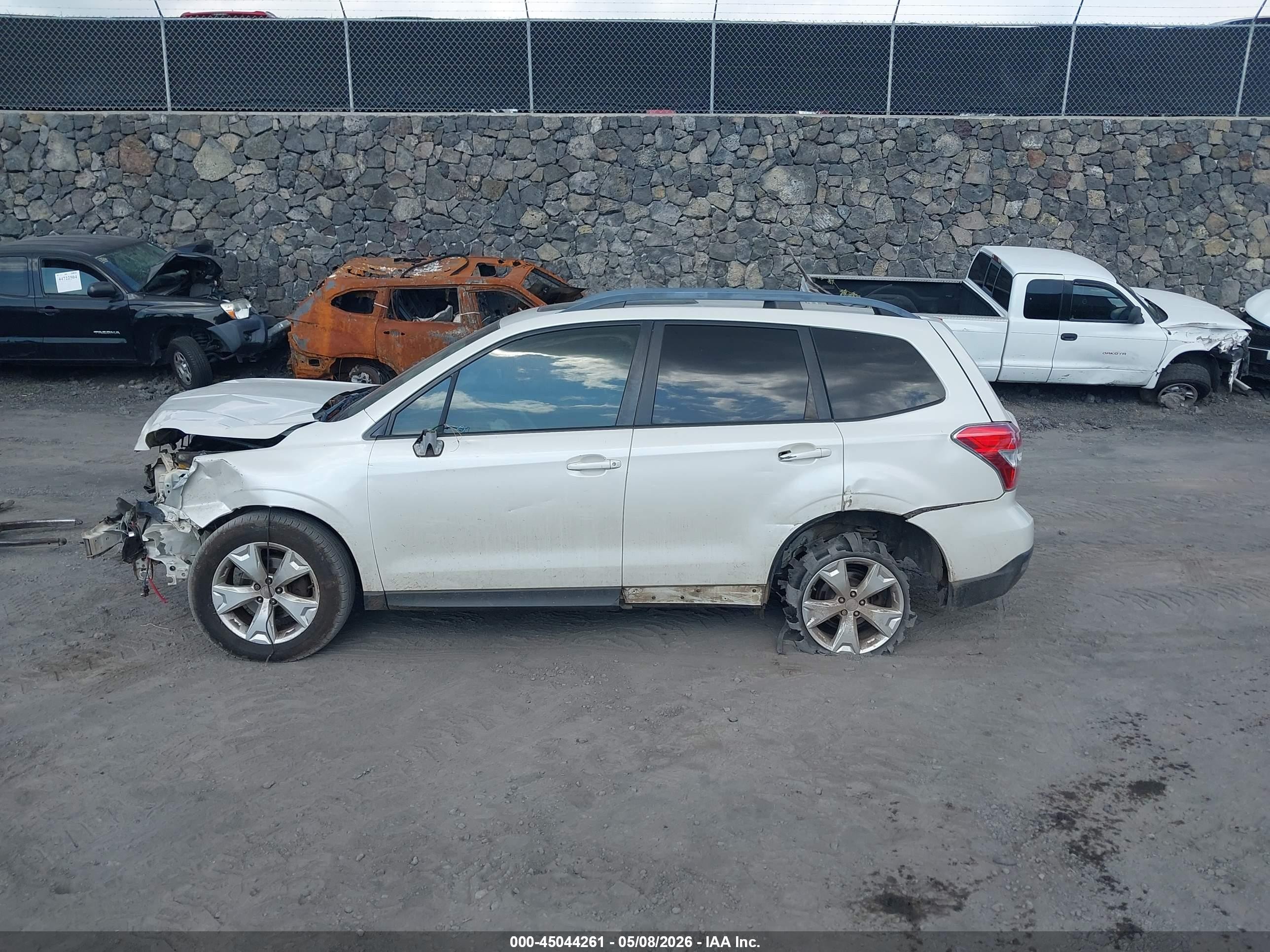 2015 Subaru Forester 2.5i Premium Белый vin: JF2SJADC4FH424194