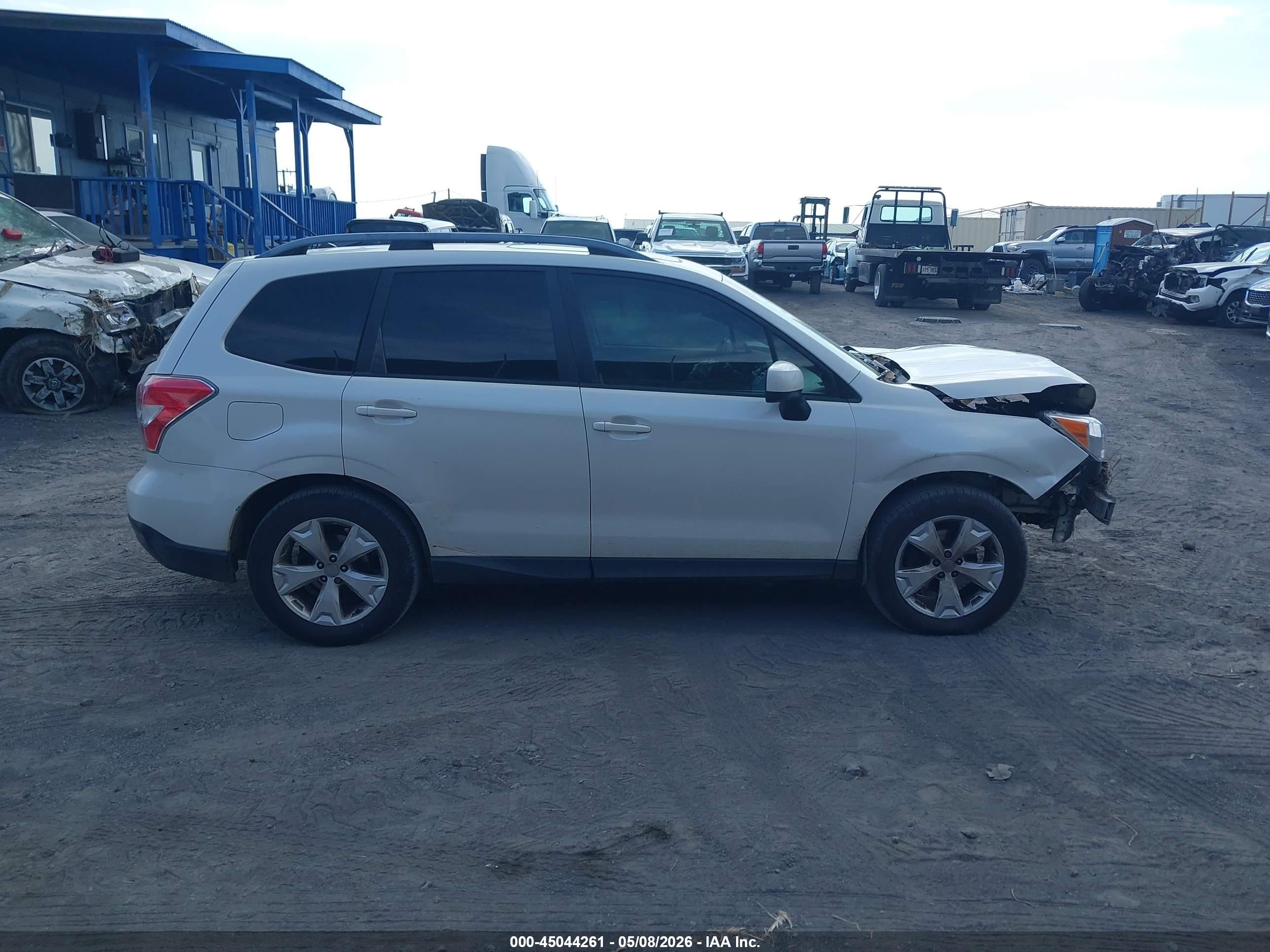 2015 Subaru Forester 2.5i Premium Белый vin: JF2SJADC4FH424194