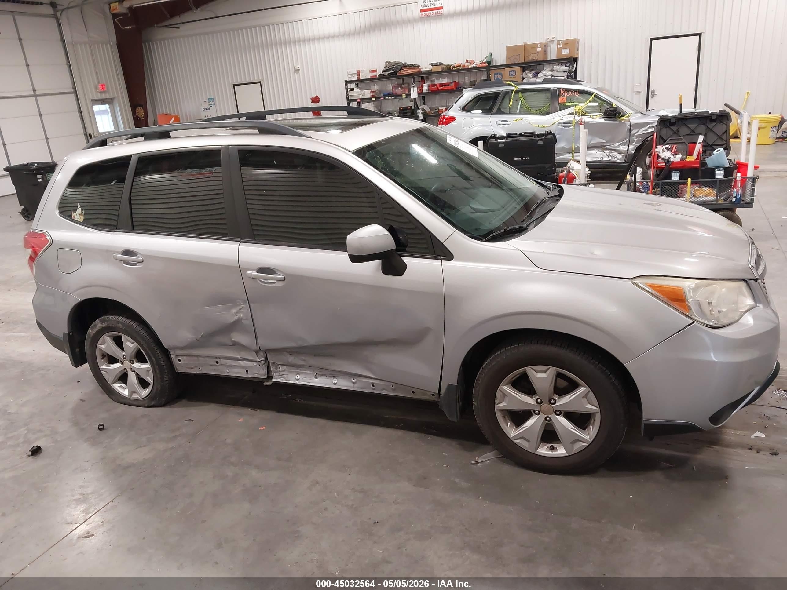 2015 Subaru Forester 2.5i Premium Серебряный vin: JF2SJADC4FH430416