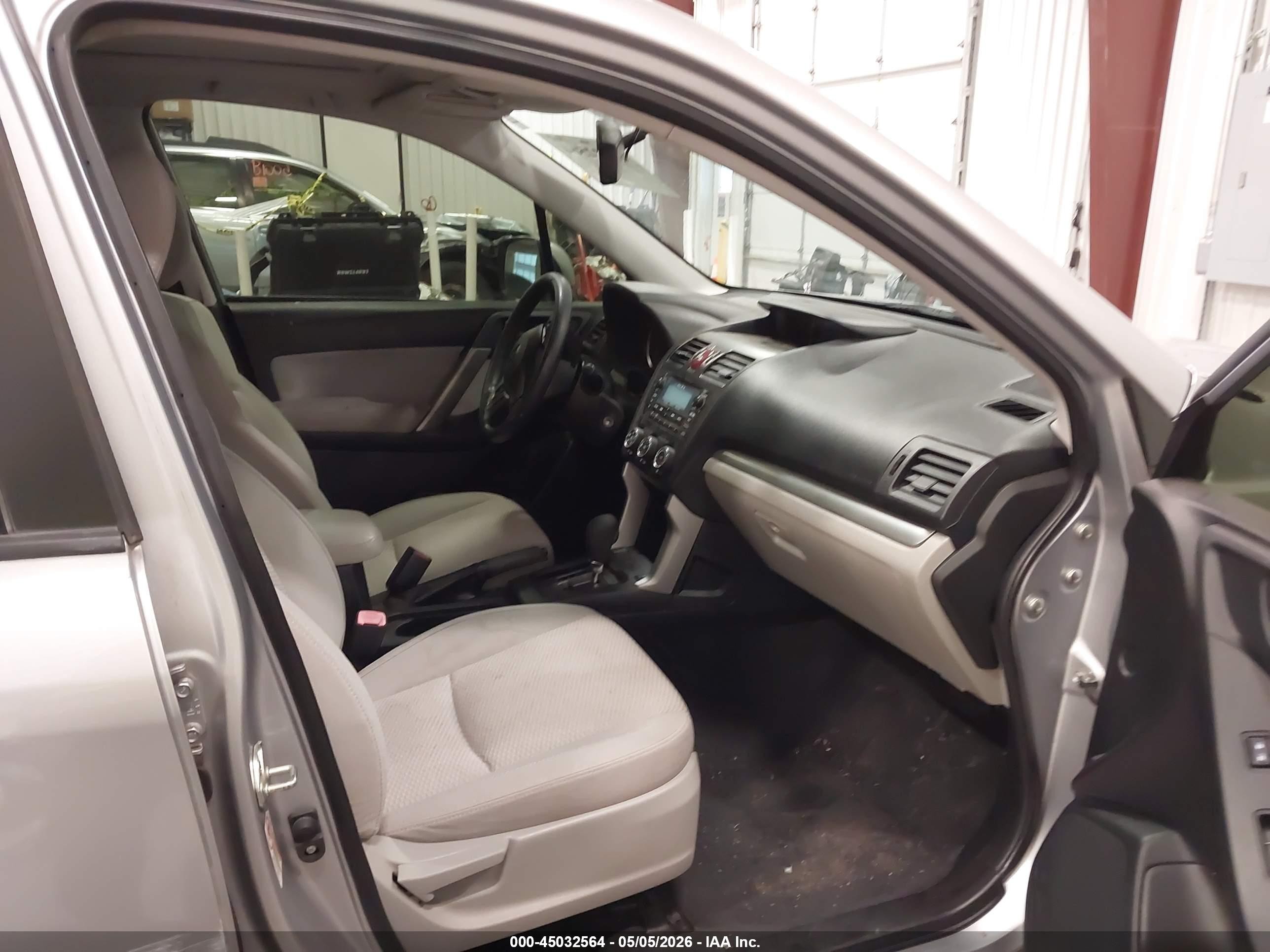 2015 Subaru Forester 2.5i Premium Серебряный vin: JF2SJADC4FH430416