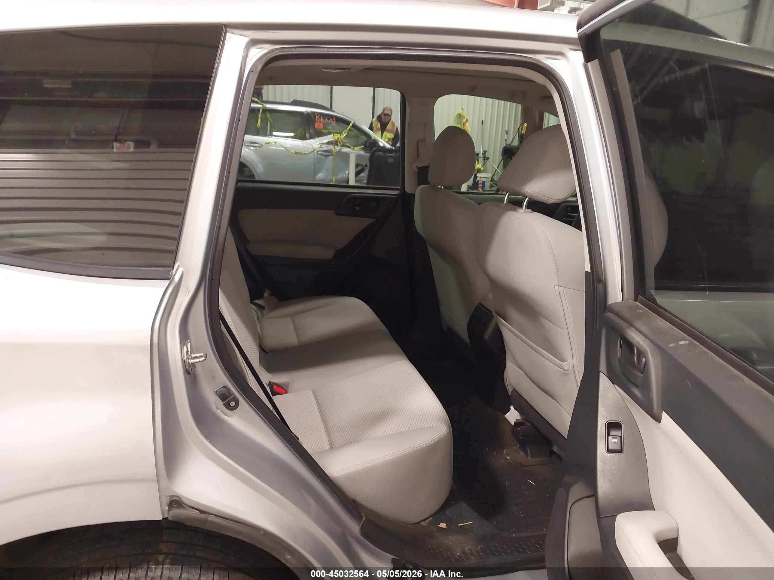 2015 Subaru Forester 2.5i Premium Серебряный vin: JF2SJADC4FH430416