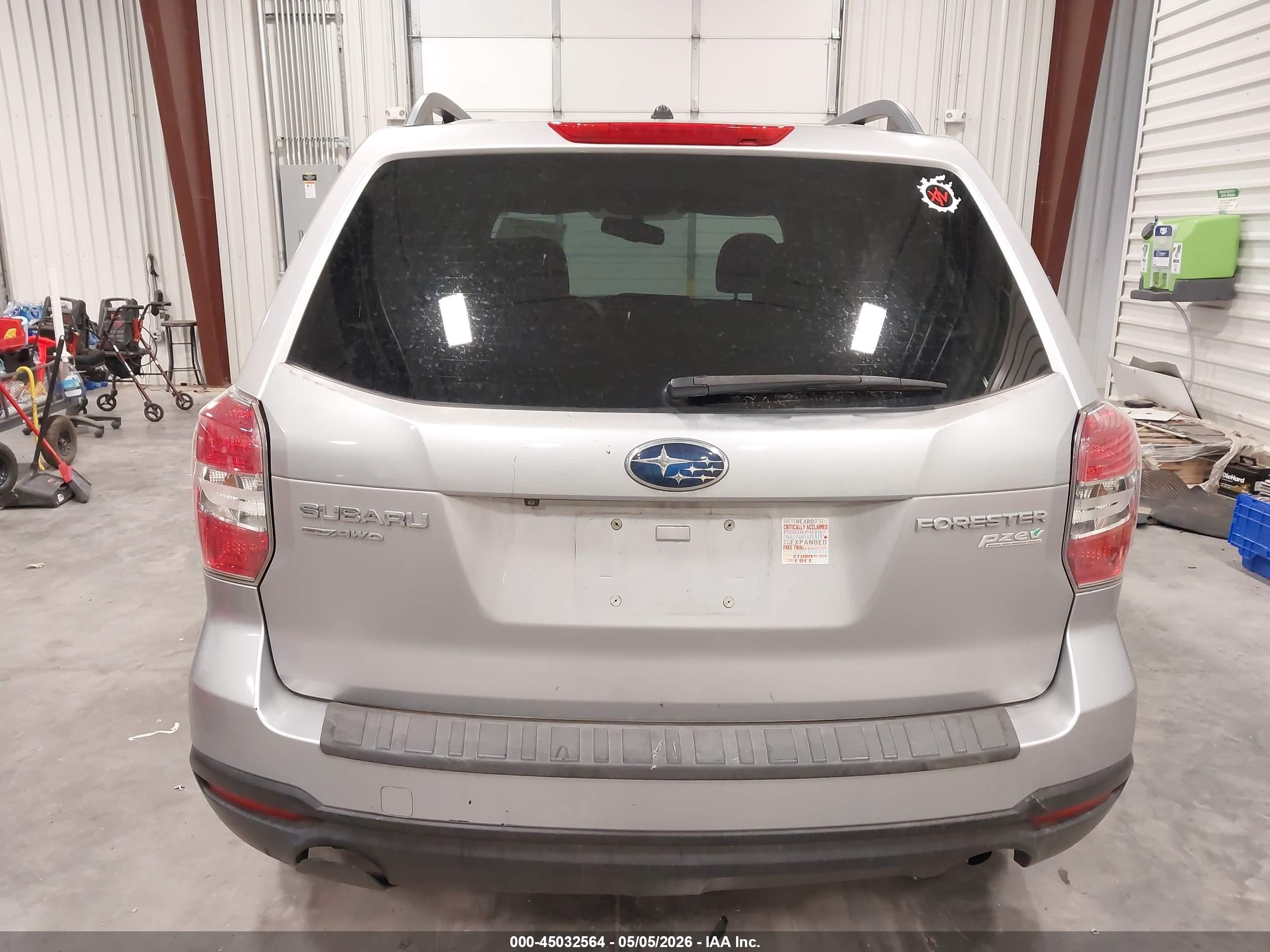 2015 Subaru Forester 2.5i Premium Серебряный vin: JF2SJADC4FH430416