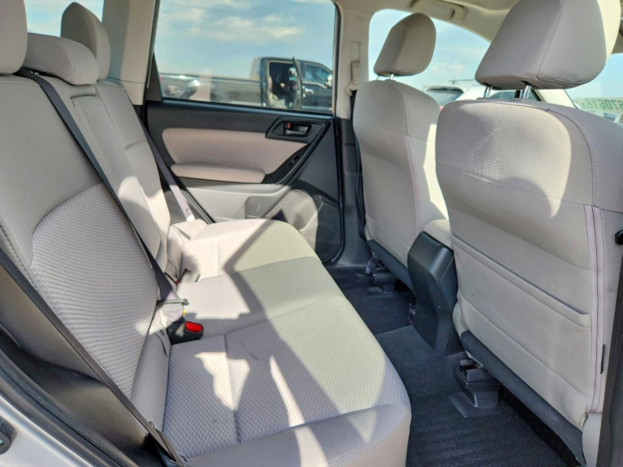 2015 Subaru Forester 2.5i Premium Silver vin: JF2SJADC4FH488588