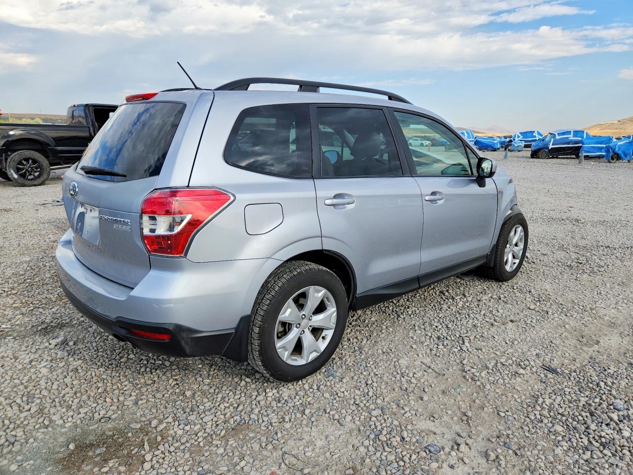 2015 Subaru Forester 2.5i Premium Silver vin: JF2SJADC4FH488588