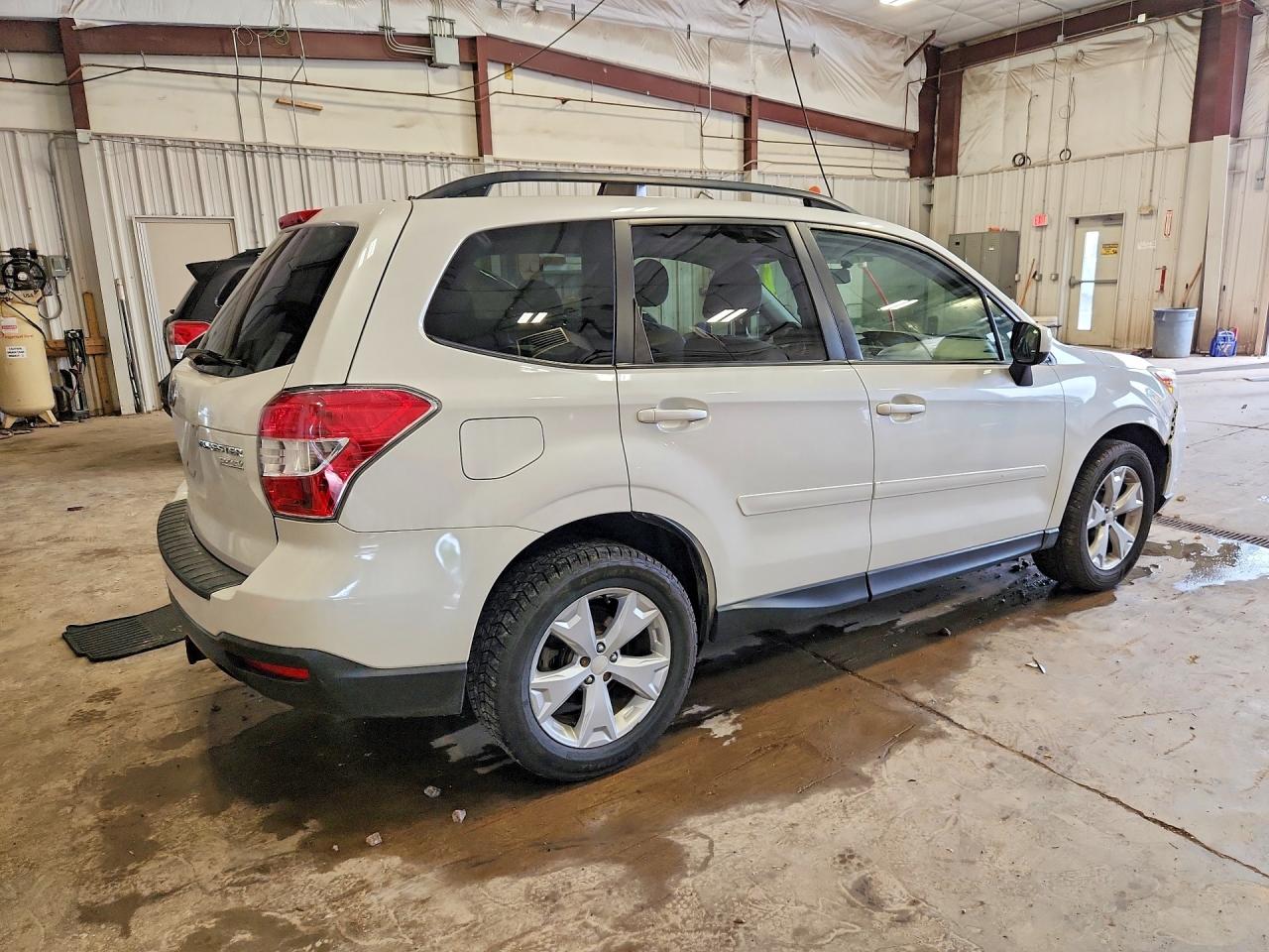 2015 Subaru Forester 2.5i Premium White vin: JF2SJADC4FH492186