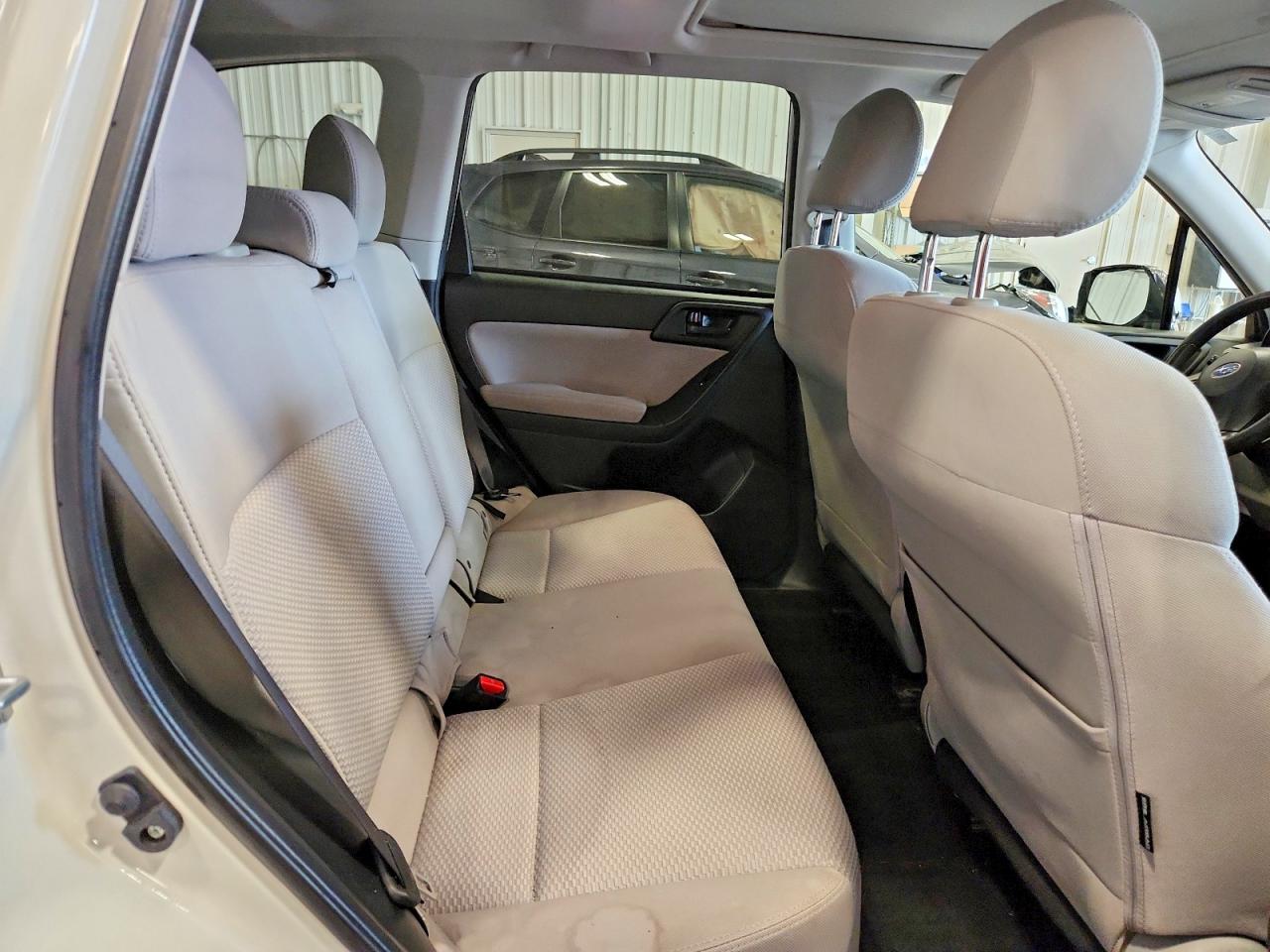 2015 Subaru Forester 2.5i Premium White vin: JF2SJADC4FH492186