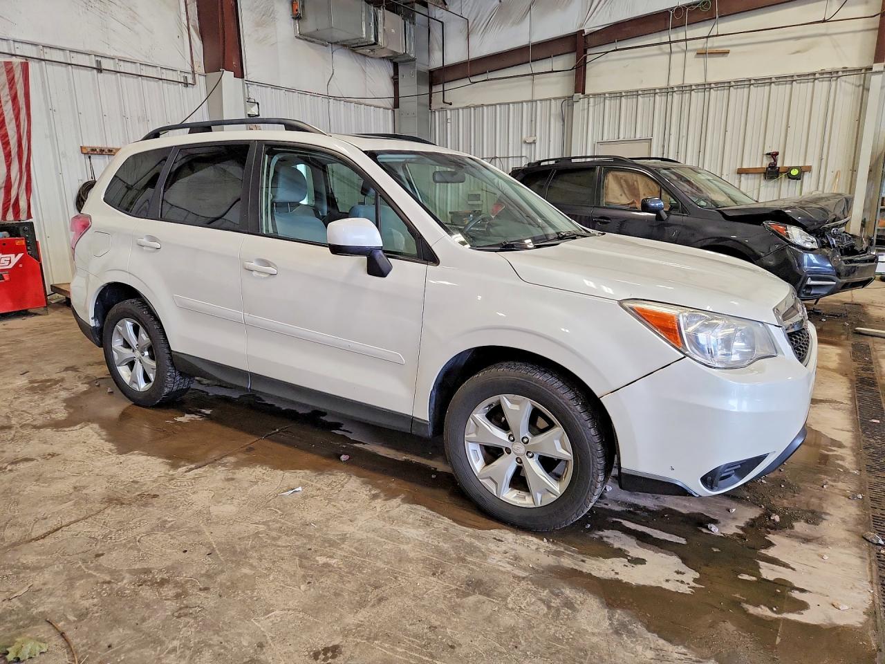 2015 Subaru Forester 2.5i Premium White vin: JF2SJADC4FH492186