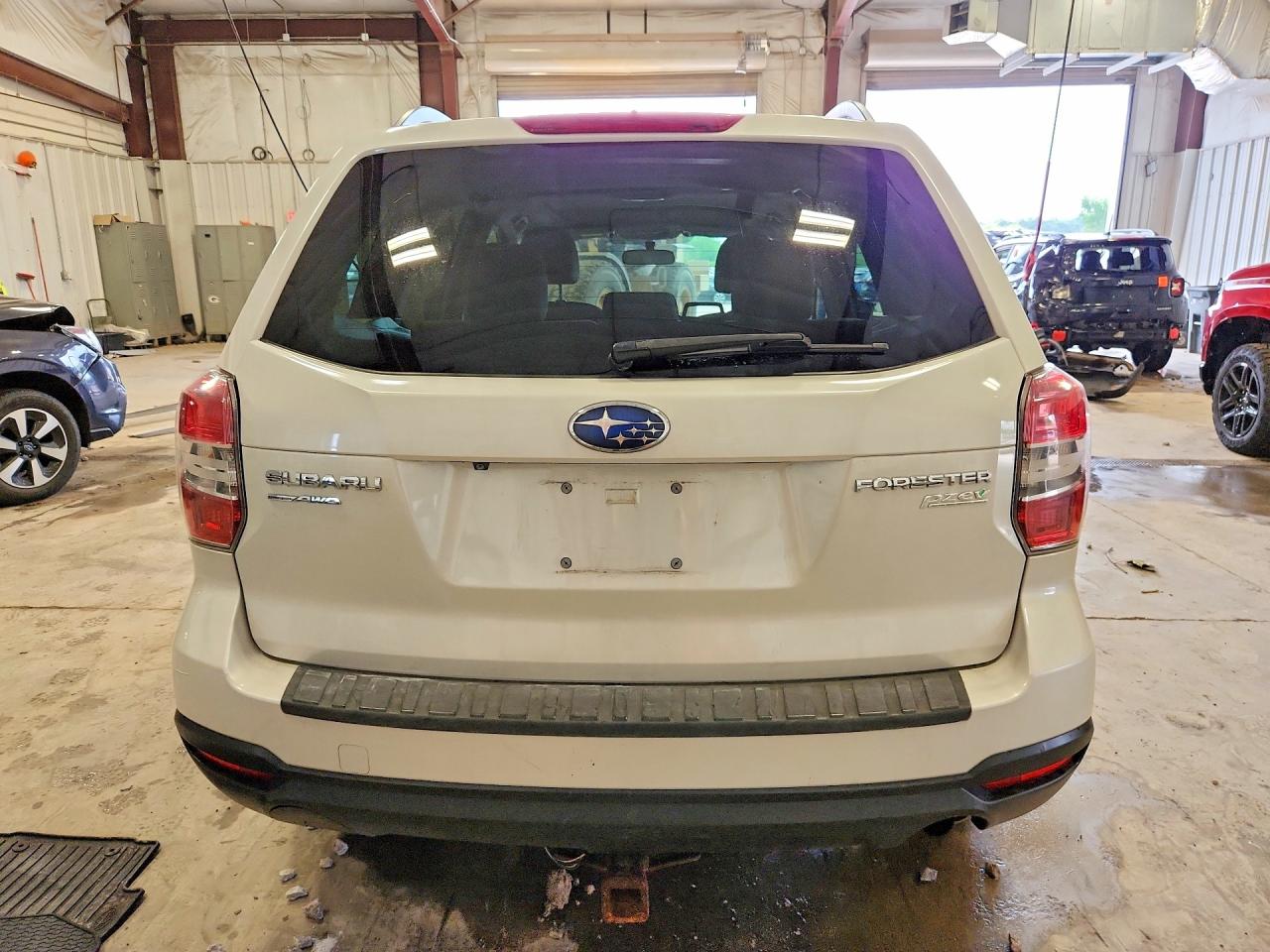 2015 Subaru Forester 2.5i Premium White vin: JF2SJADC4FH492186