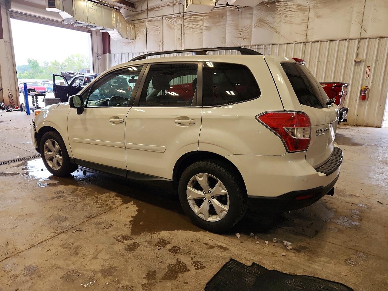 2015 Subaru Forester 2.5i Premium White vin: JF2SJADC4FH492186