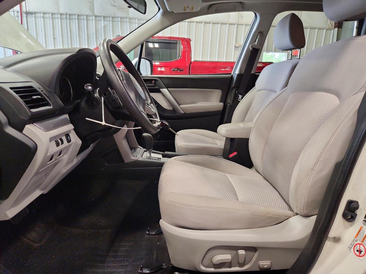 2015 Subaru Forester 2.5i Premium White vin: JF2SJADC4FH492186