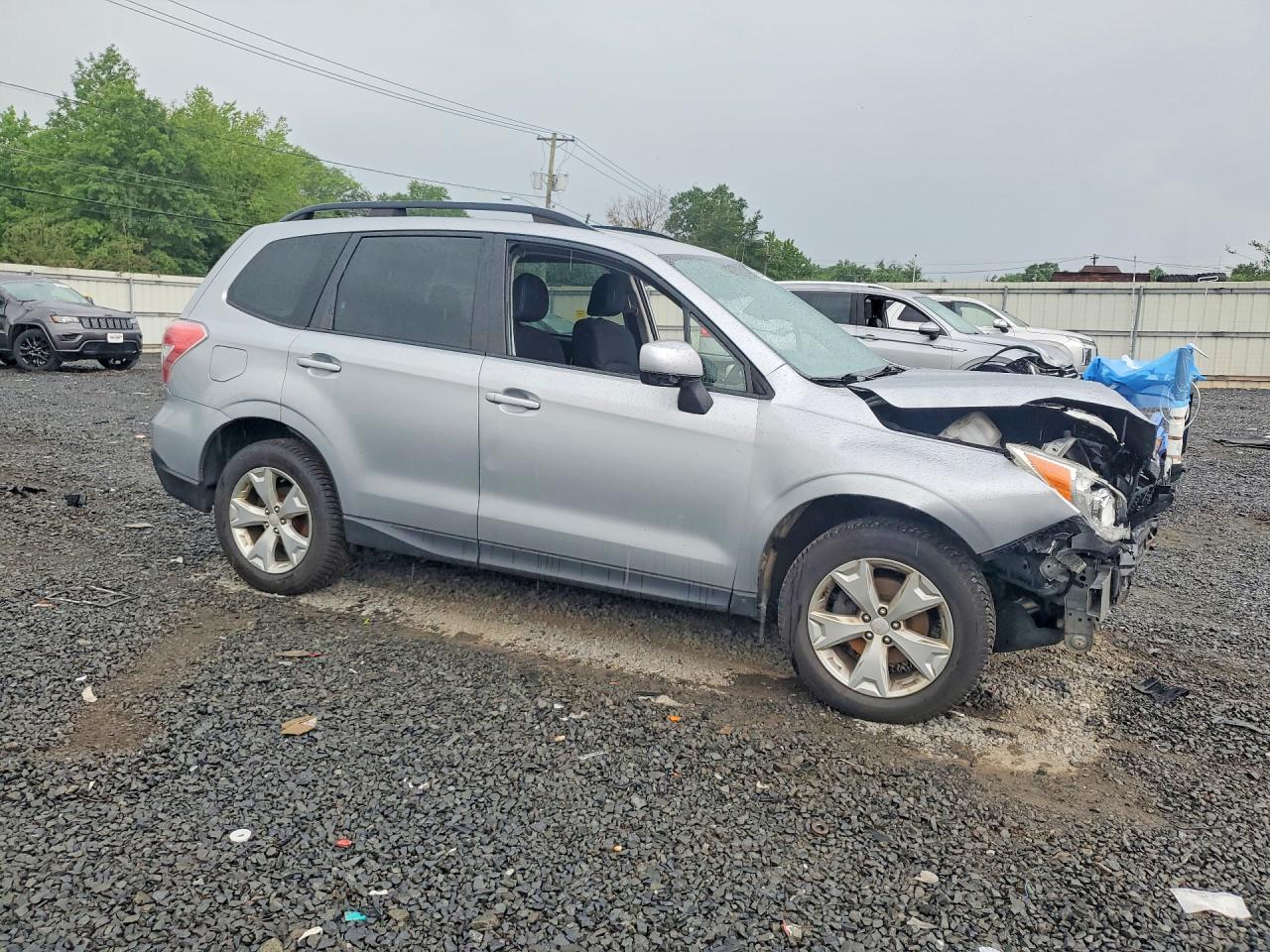 2015 Subaru Forester 2.5i Premium Silver vin: JF2SJADC4FH581031