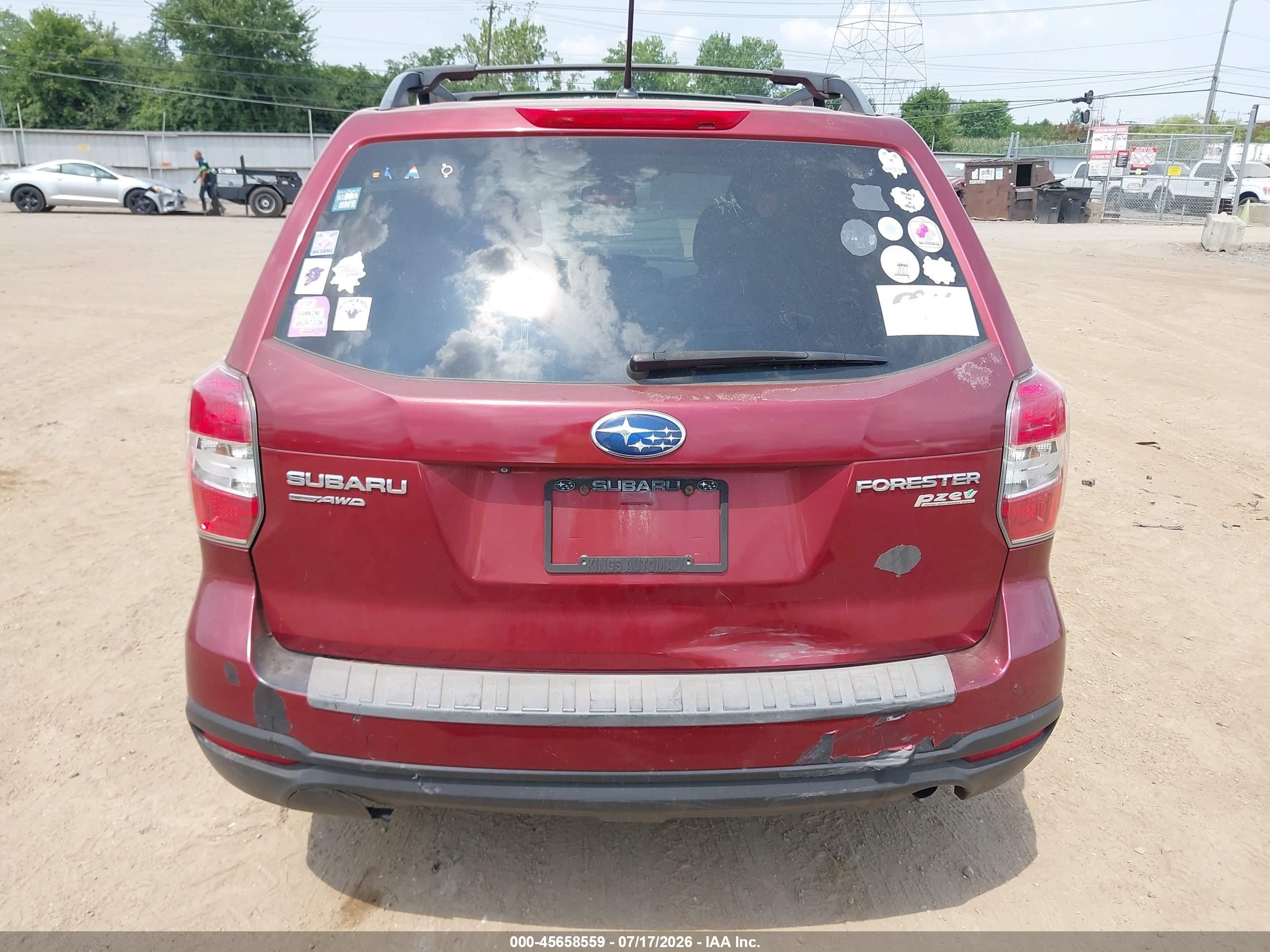 2015 Subaru Forester 2.5i Premium Burgundy vin: JF2SJADC4FH804863