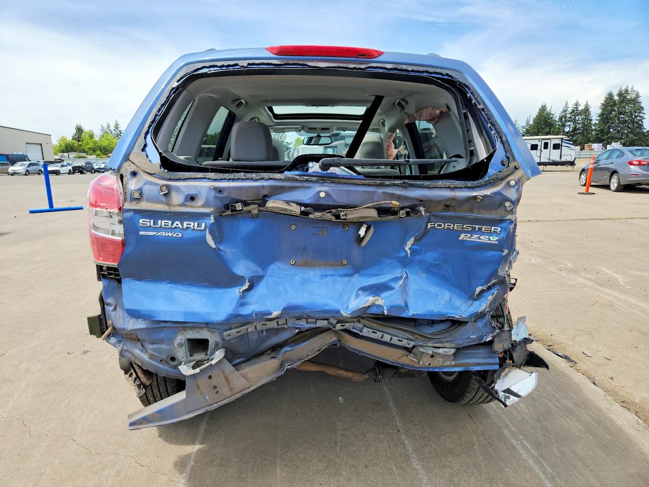 2015 Subaru Forester 2.5i Premium Blue vin: JF2SJADC4FH814129