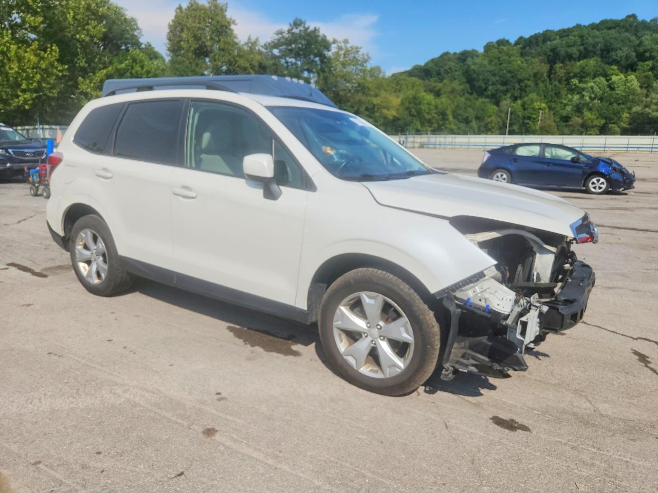 2015 Subaru Forester 2.5i Premium White vin: JF2SJADC5FH415794