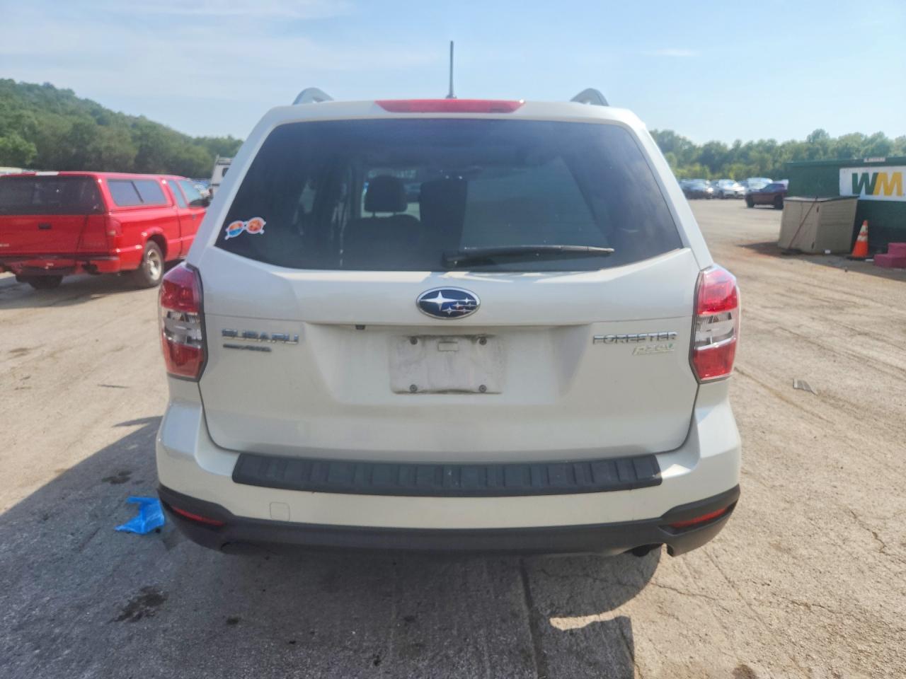 2015 Subaru Forester 2.5i Premium White vin: JF2SJADC5FH415794