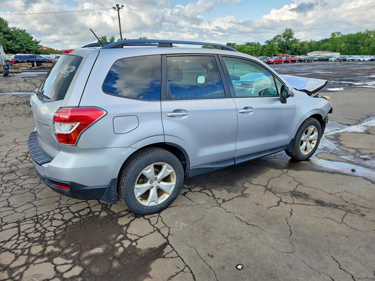 2015 Subaru Forester 2.5i Premium Silver vin: JF2SJADC5FH446219