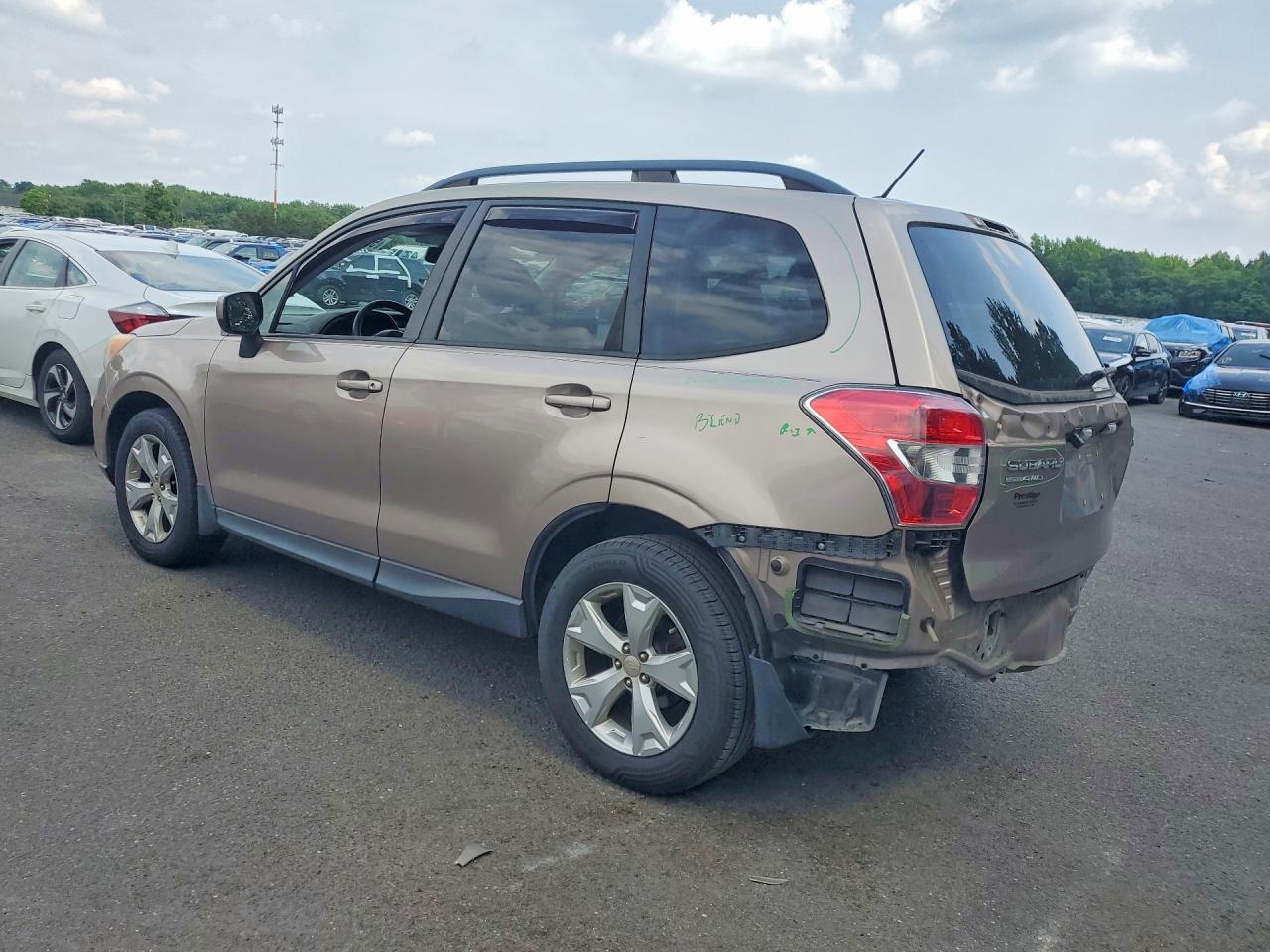2015 Subaru Forester 2.5i Premium Желто-коричневый vin: JF2SJADC5FH460640