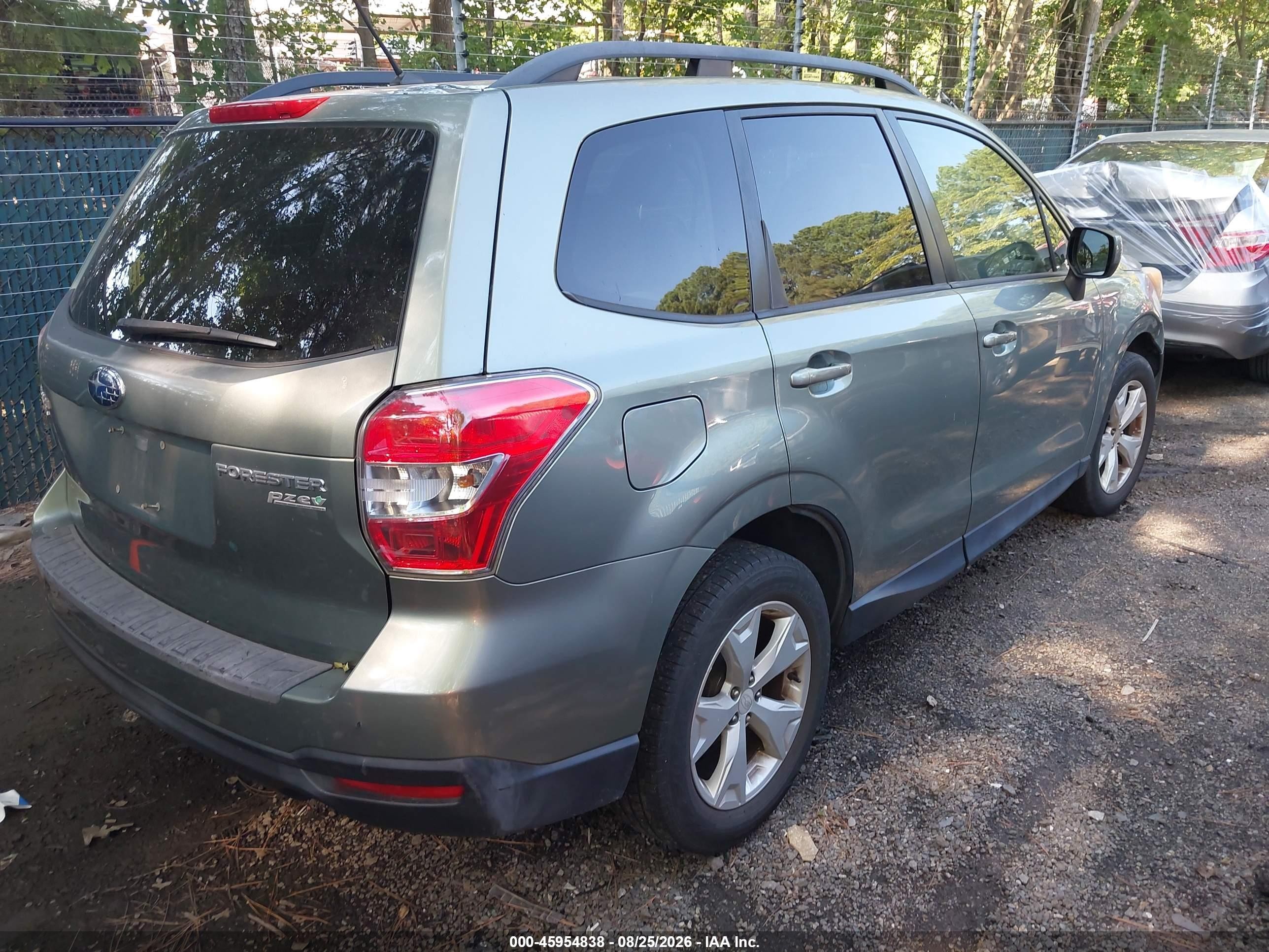 2015 Subaru Forester 2.5i Premium Green vin: JF2SJADC5FH480659