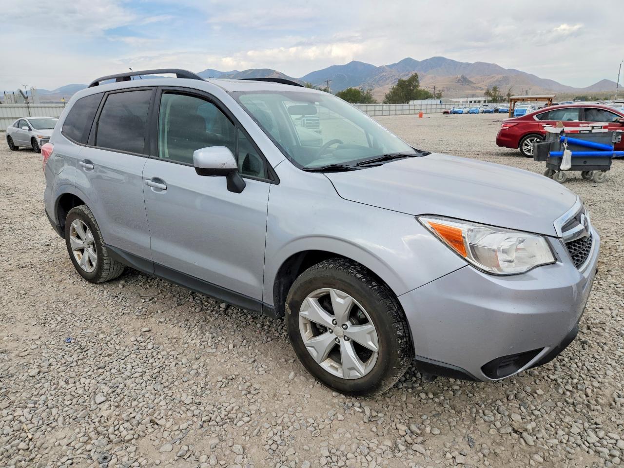 2015 Subaru Forester 2.5i Premium Серебряный vin: JF2SJADC5FH571821