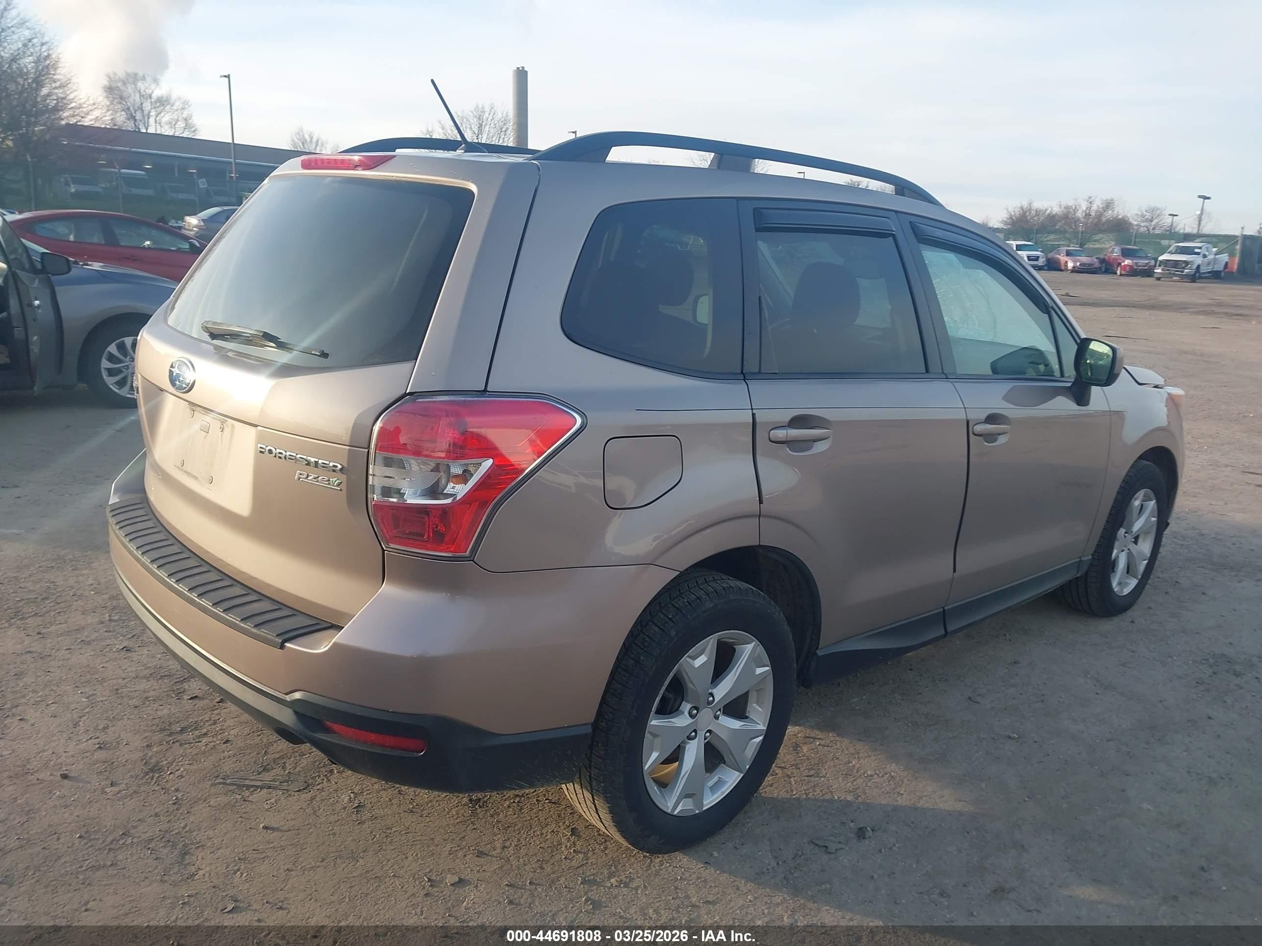 2015 Subaru Forester 2.5i Premium Gold vin: JF2SJADC5FH807741