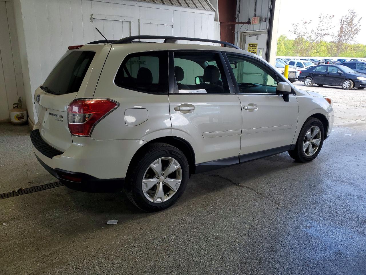 2015 Subaru Forester 2.5i Premium White vin: JF2SJADC5FH818576