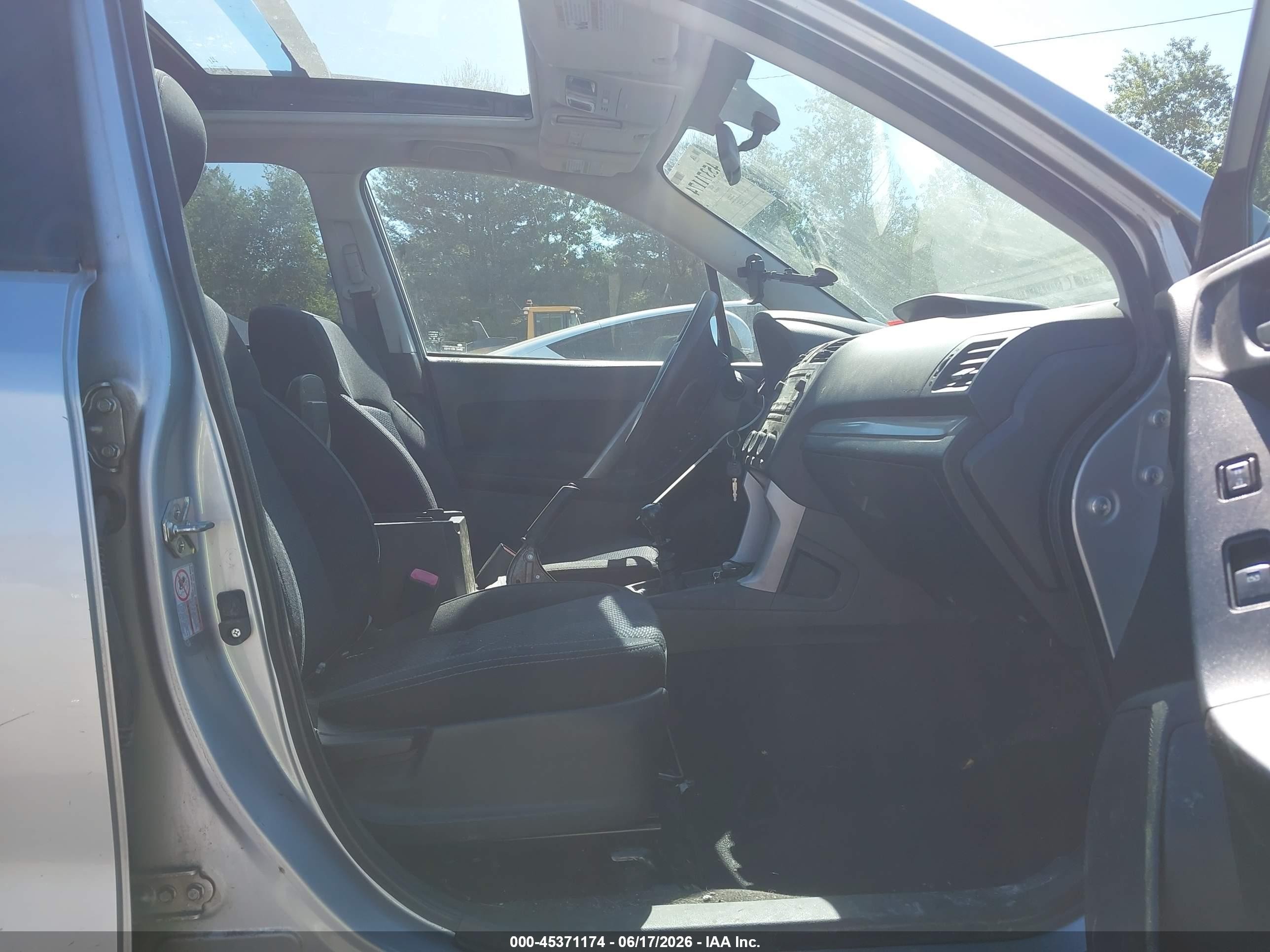 2015 Subaru Forester 2.5i Premium Silver vin: JF2SJADC6FG560123
