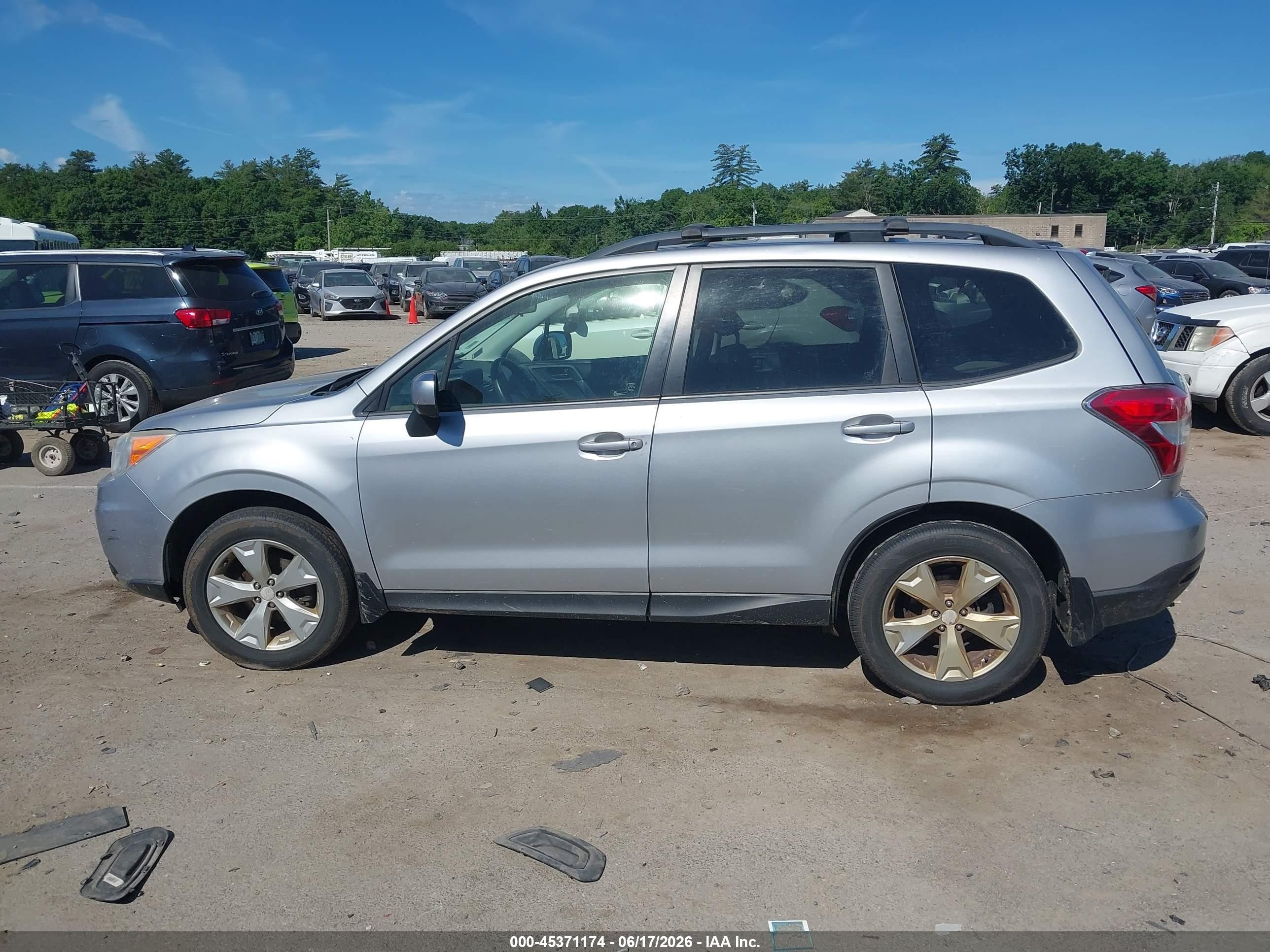 2015 Subaru Forester 2.5i Premium Silver vin: JF2SJADC6FG560123
