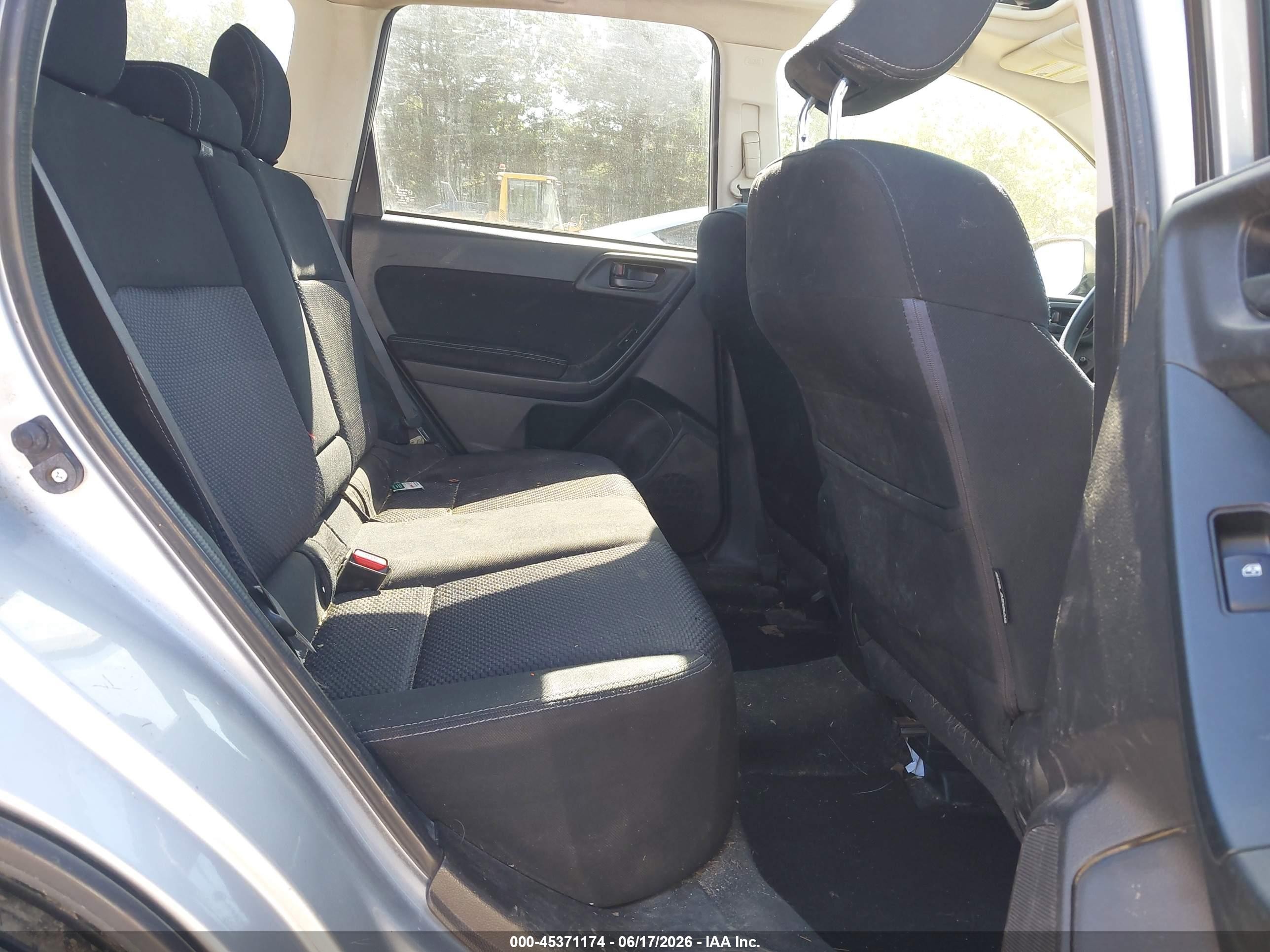 2015 Subaru Forester 2.5i Premium Silver vin: JF2SJADC6FG560123