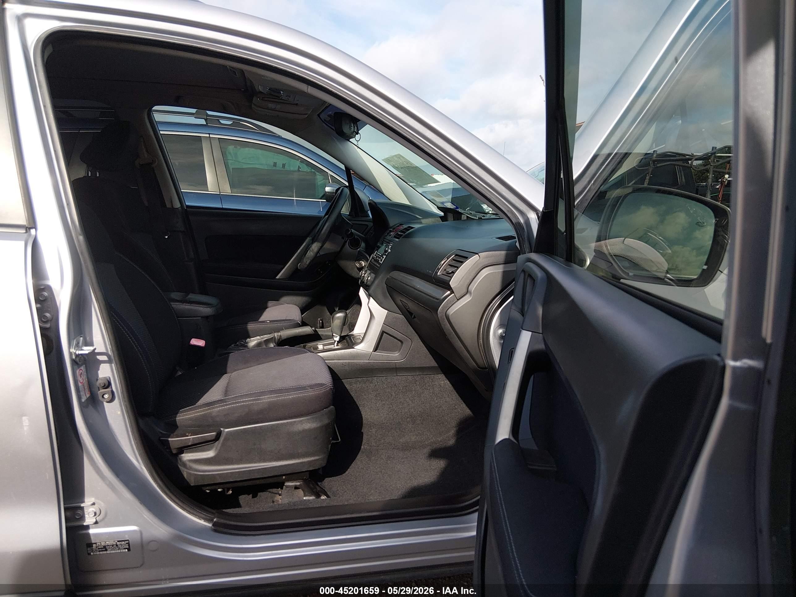 2015 Subaru Forester 2.5i Premium Silver vin: JF2SJADC6FH400785