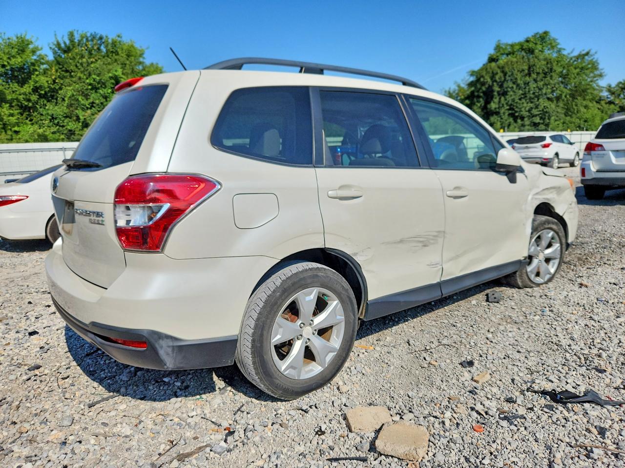 2015 Subaru Forester 2.5i Premium White vin: JF2SJADC6FH464034