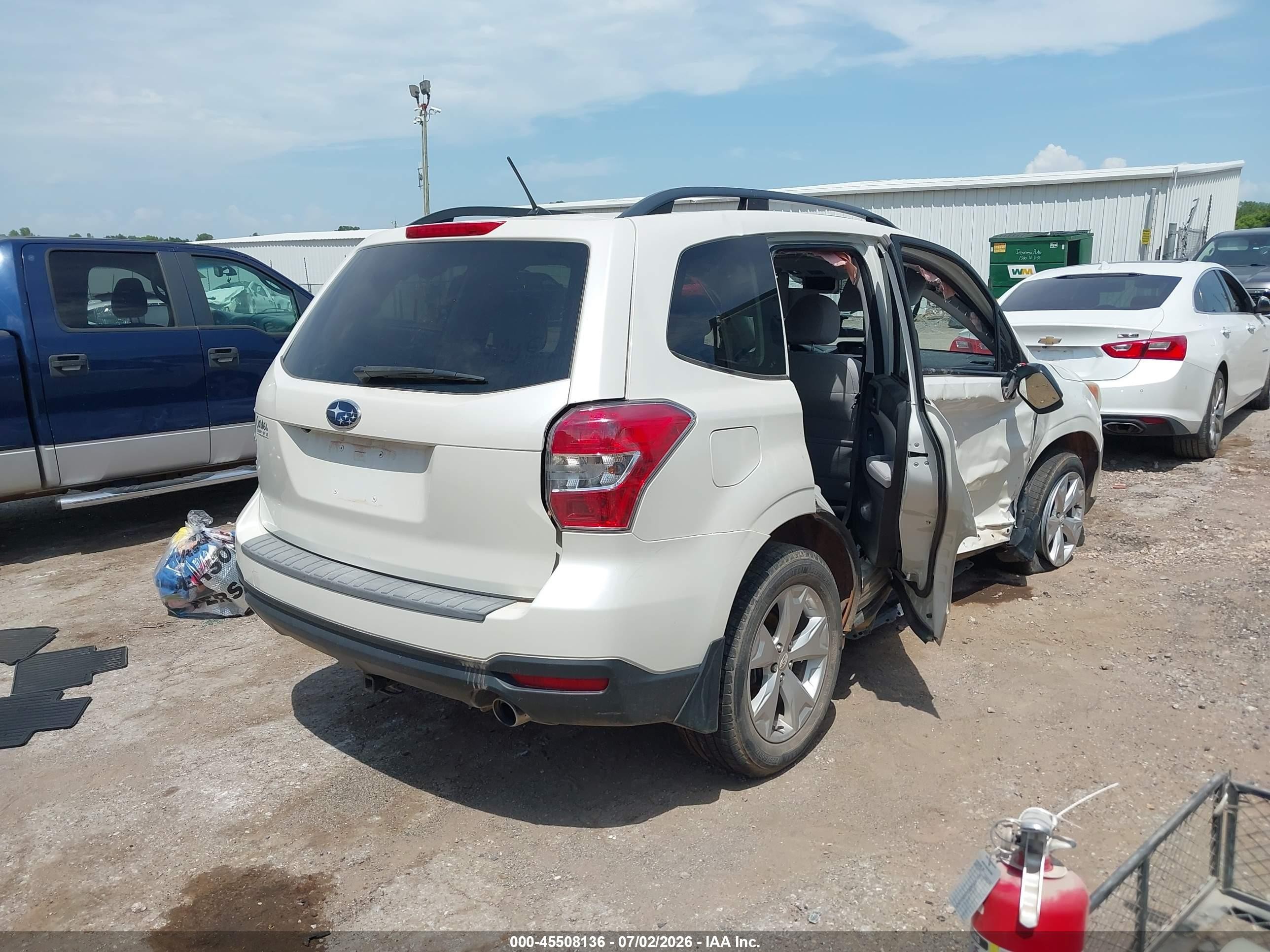 2015 Subaru Forester 2.5i Premium White vin: JF2SJADC6FH486602