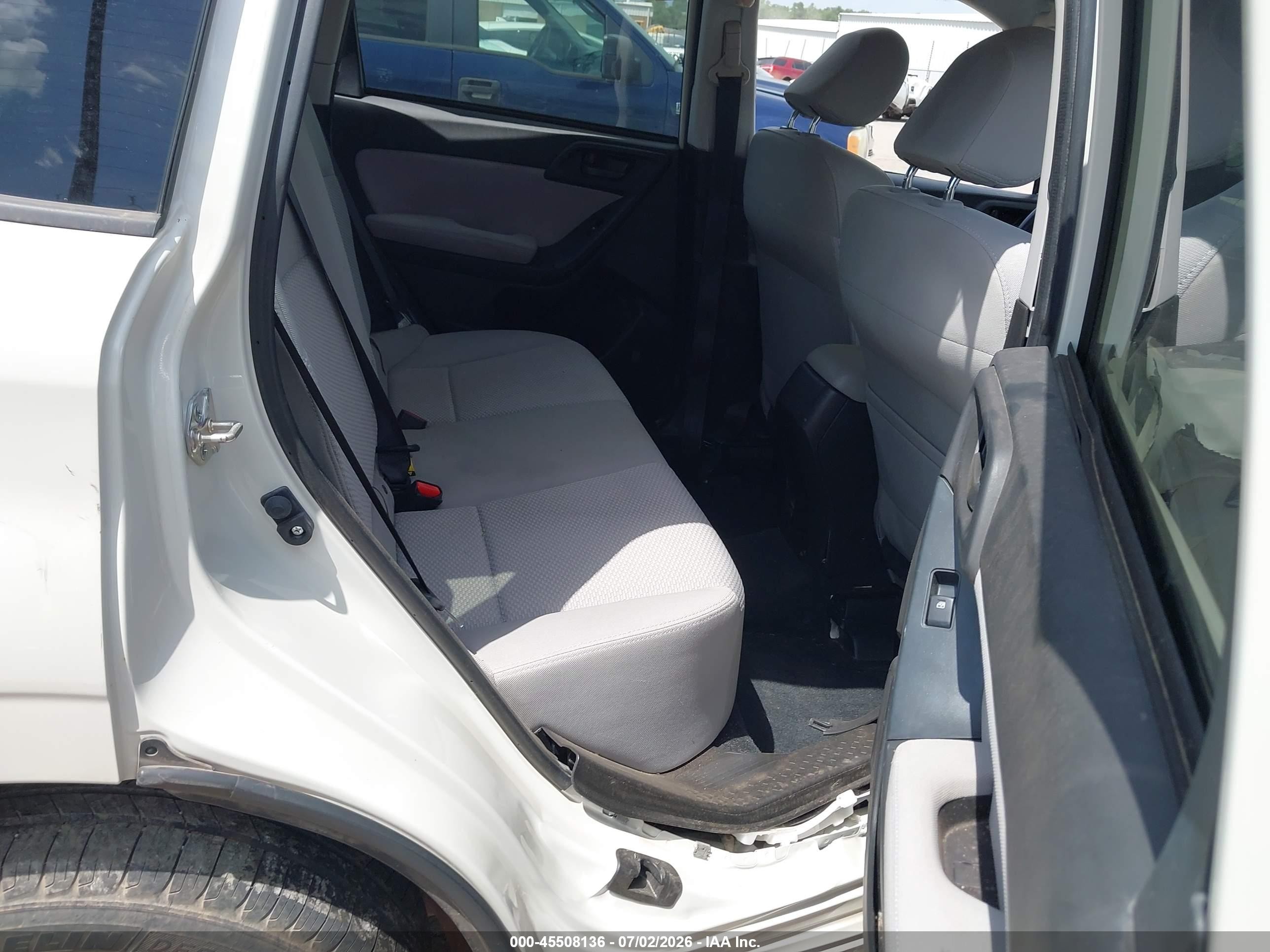 2015 Subaru Forester 2.5i Premium White vin: JF2SJADC6FH486602